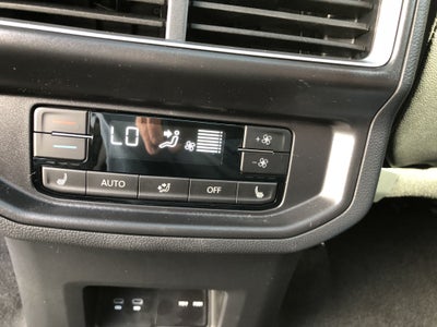 2026 Volkswagen Atlas 2.0T SEL Premium R-Line w/captains chairs