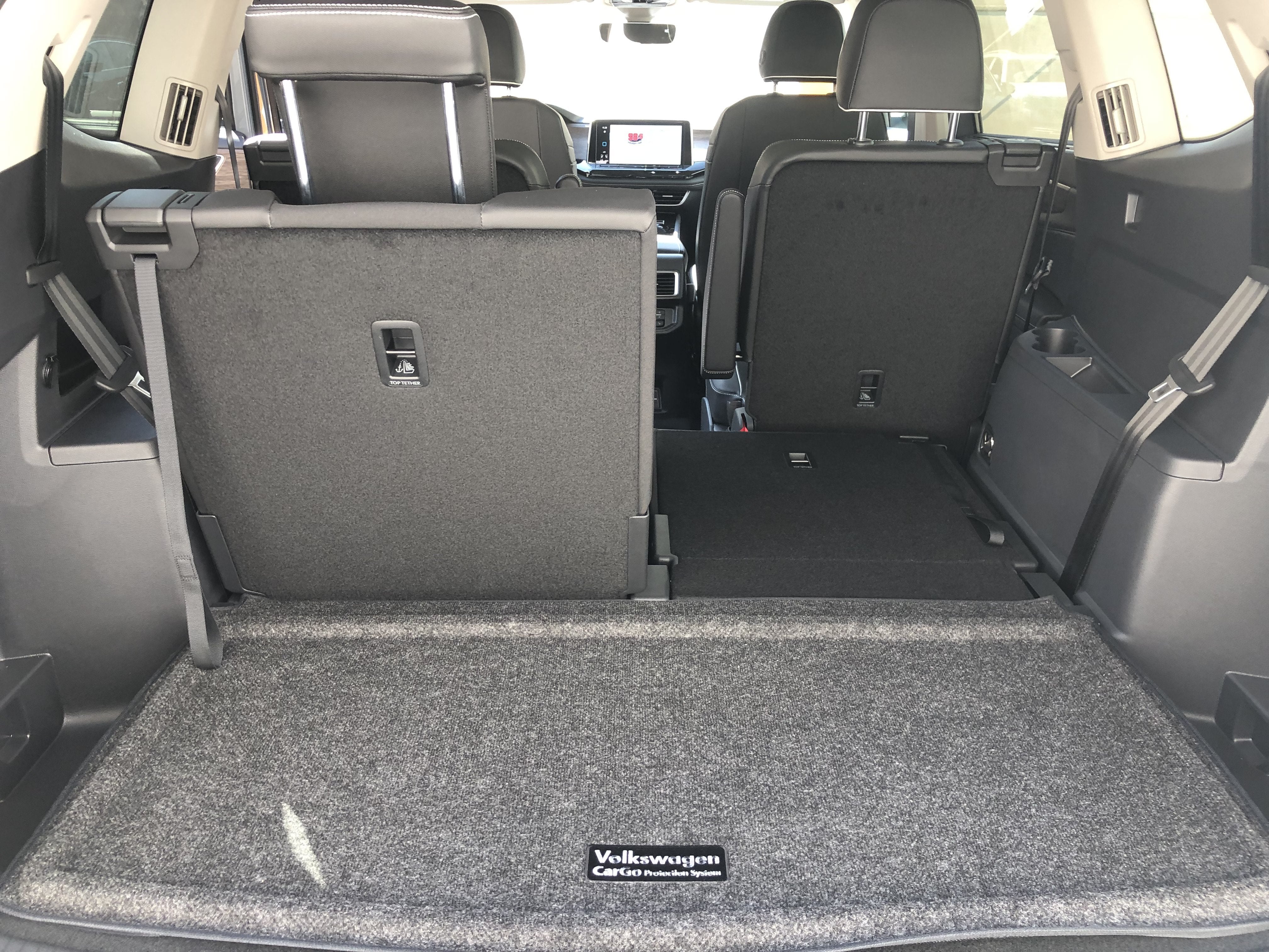 2026 Volkswagen Atlas 2.0T SEL Premium R-Line w/captains chairs