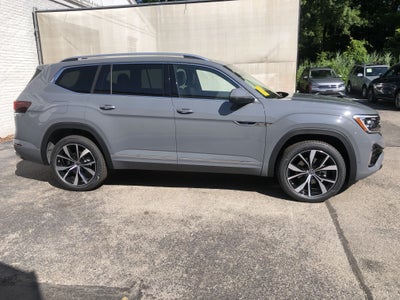 2026 Volkswagen Atlas 2.0T SEL Premium R-Line w/captains chairs