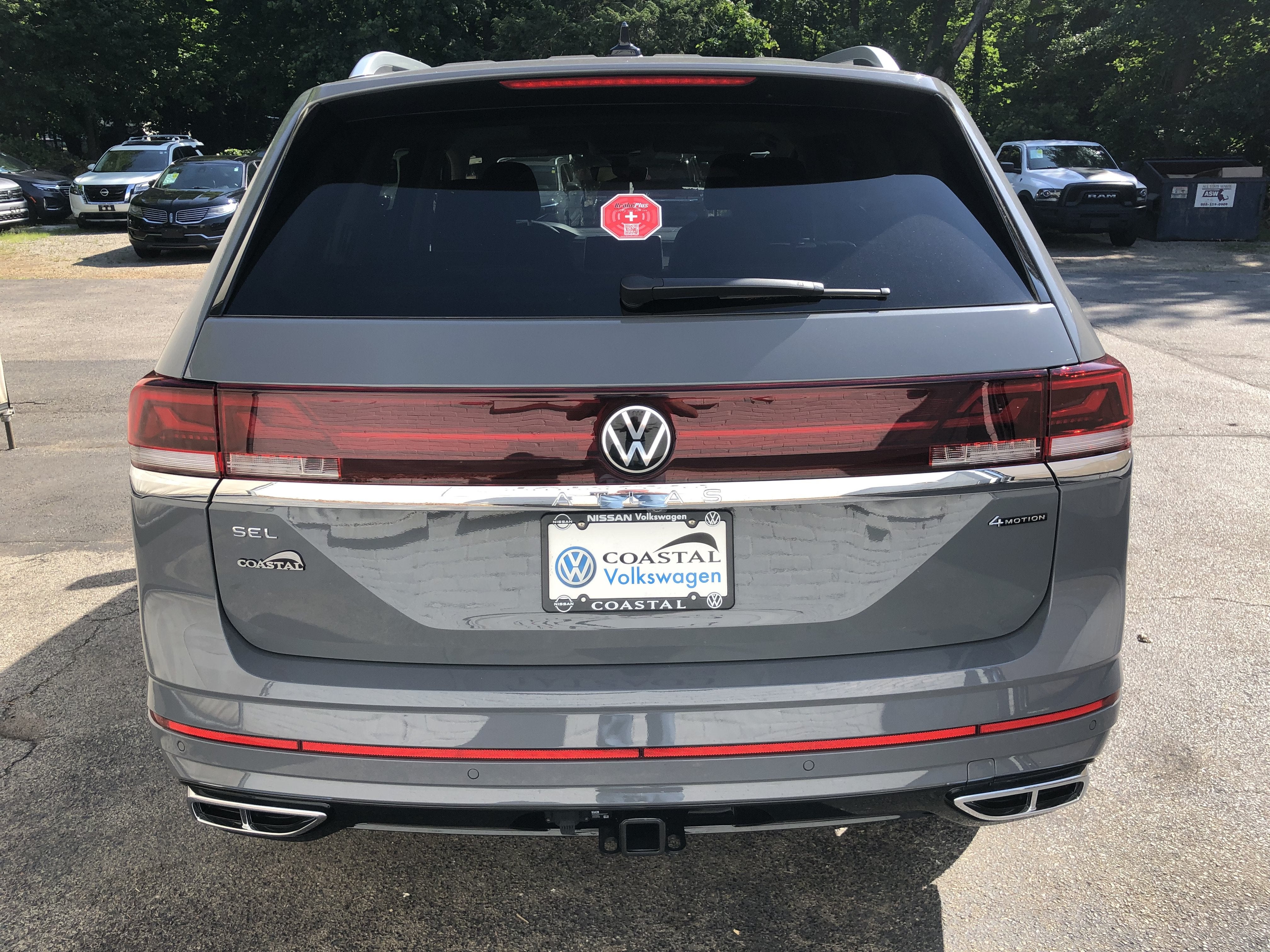 2026 Volkswagen Atlas 2.0T SEL Premium R-Line w/captains chairs