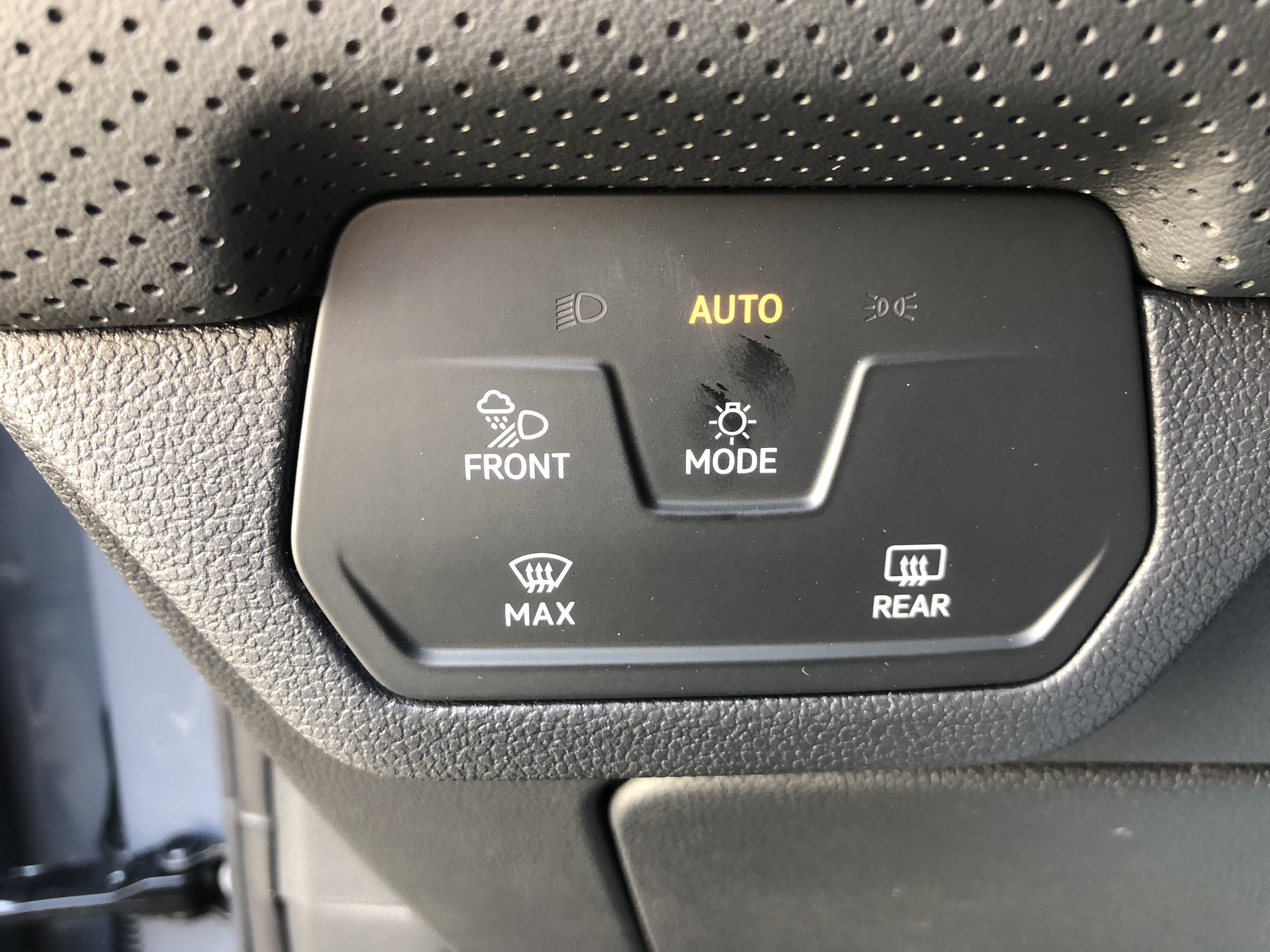 2026 Volkswagen Atlas 2.0T SEL Premium R-Line w/captains chairs