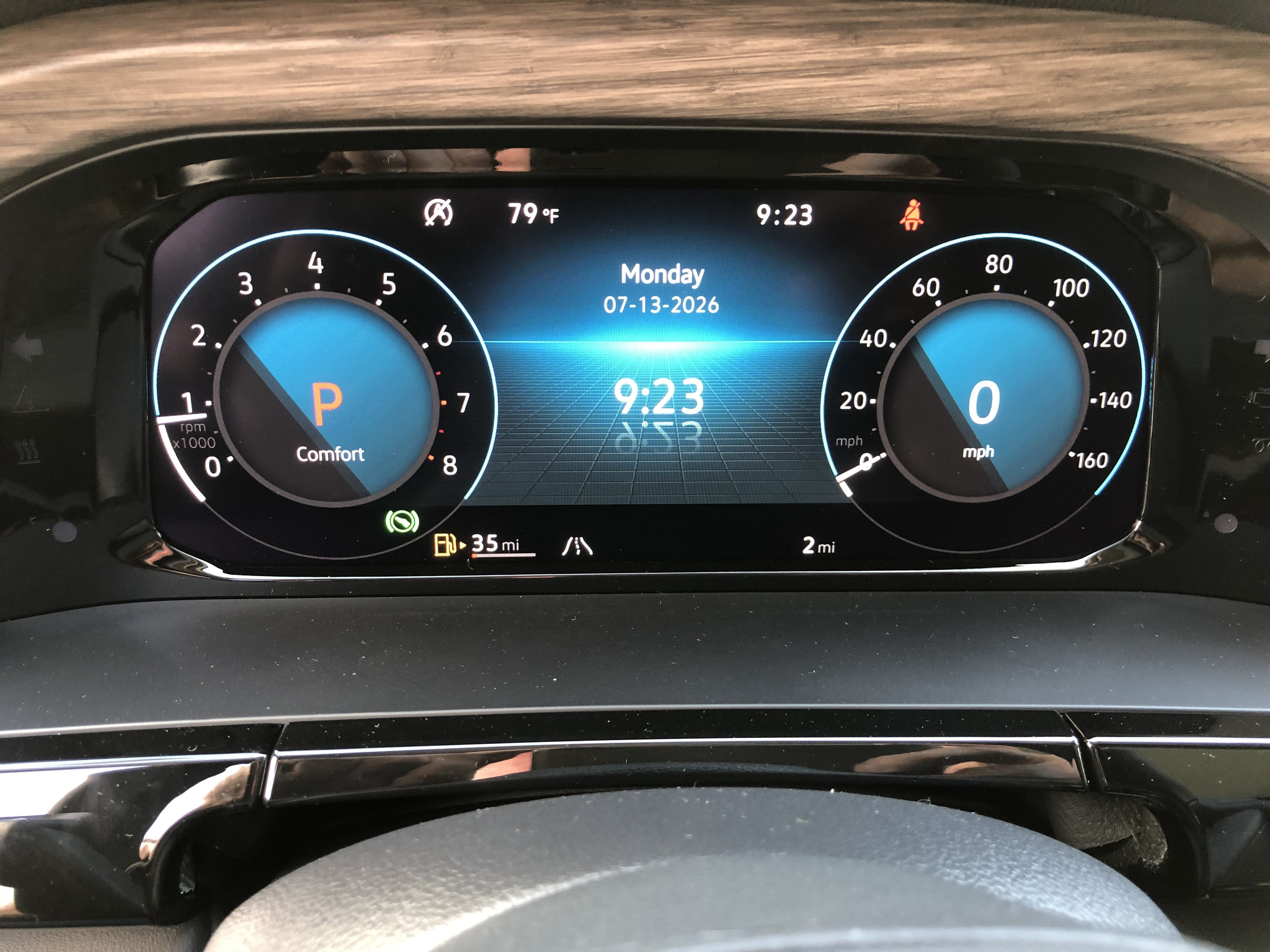 2026 Volkswagen Atlas 2.0T SEL Premium R-Line w/captains chairs