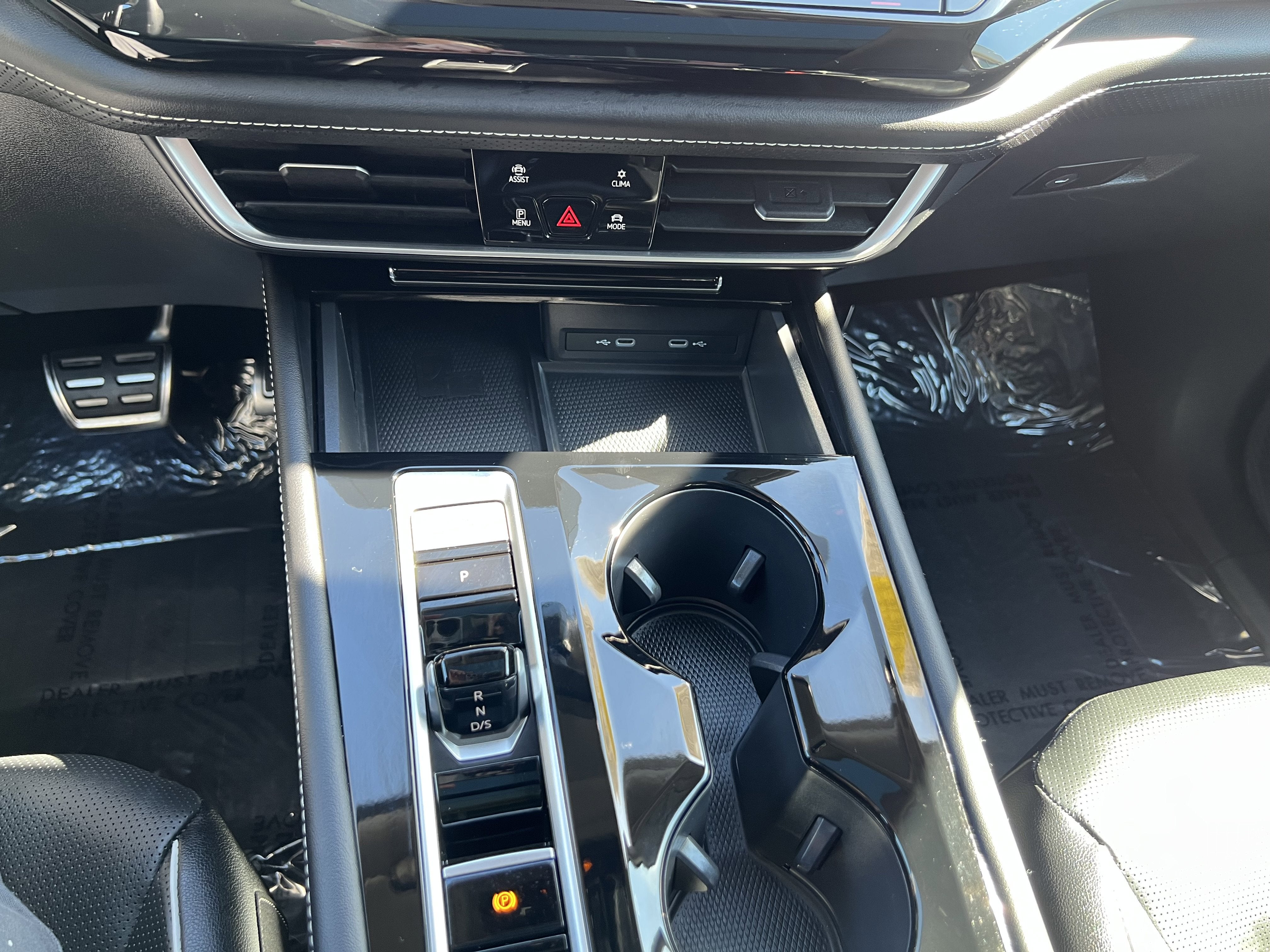 2024 Volkswagen Atlas 2.0T SEL Premium R-Line