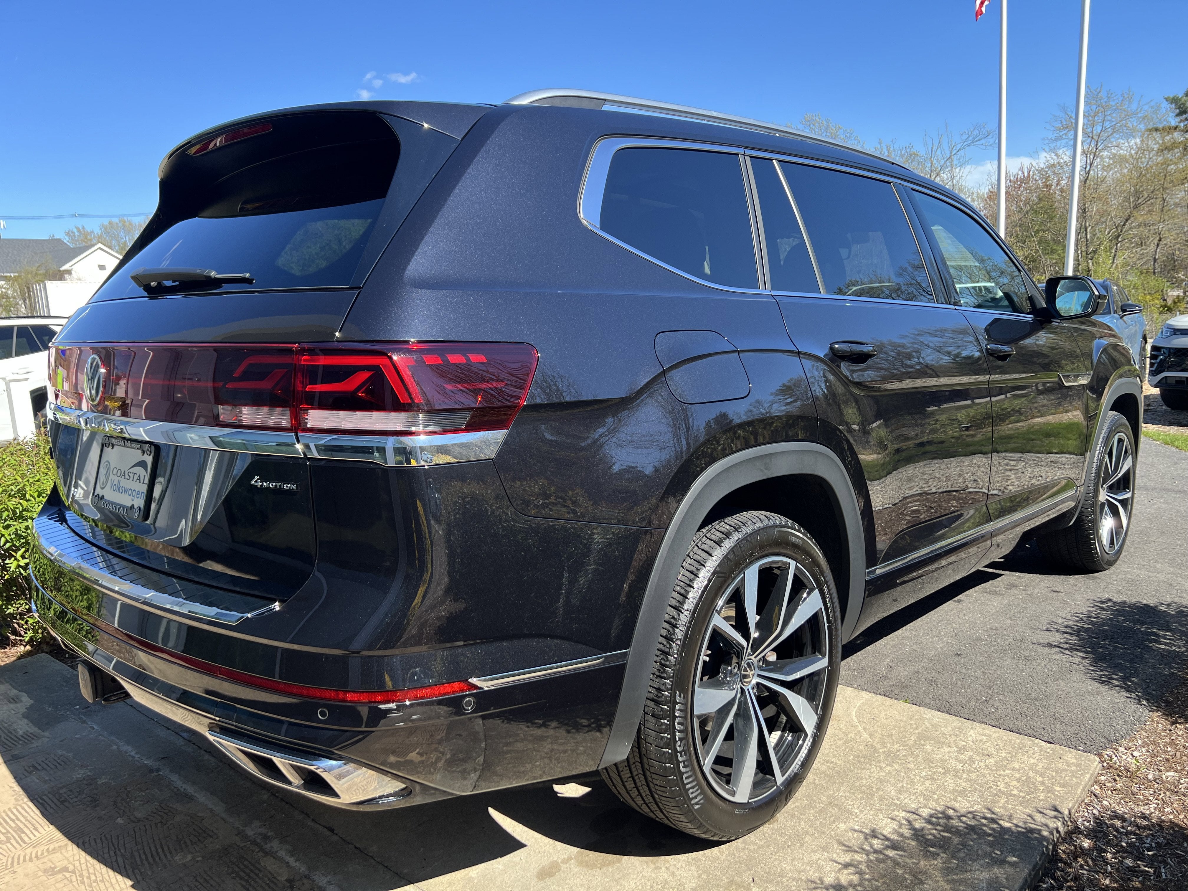 2024 Volkswagen Atlas 2.0T SEL Premium R-Line