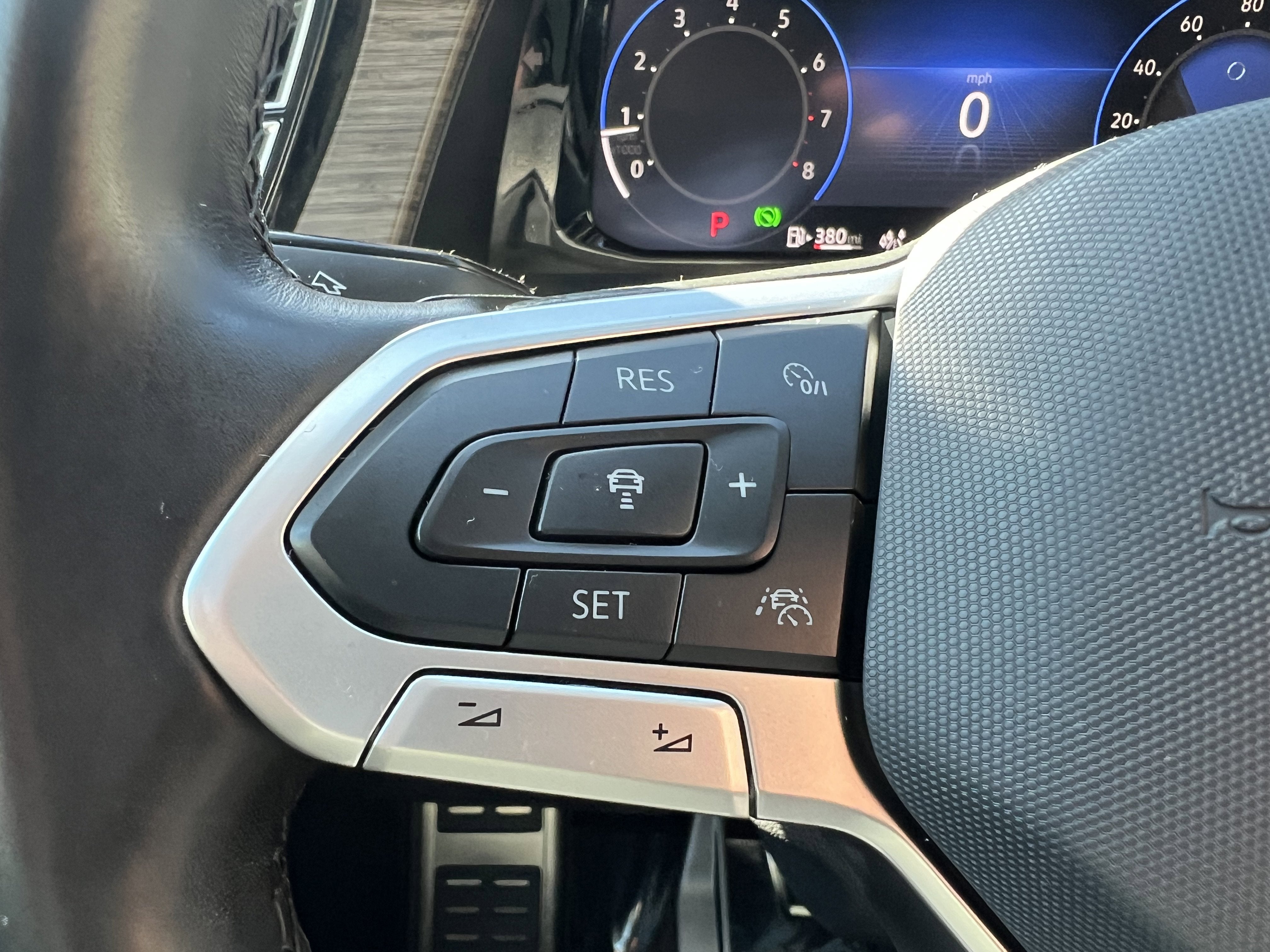 2024 Volkswagen Atlas 2.0T SEL Premium R-Line