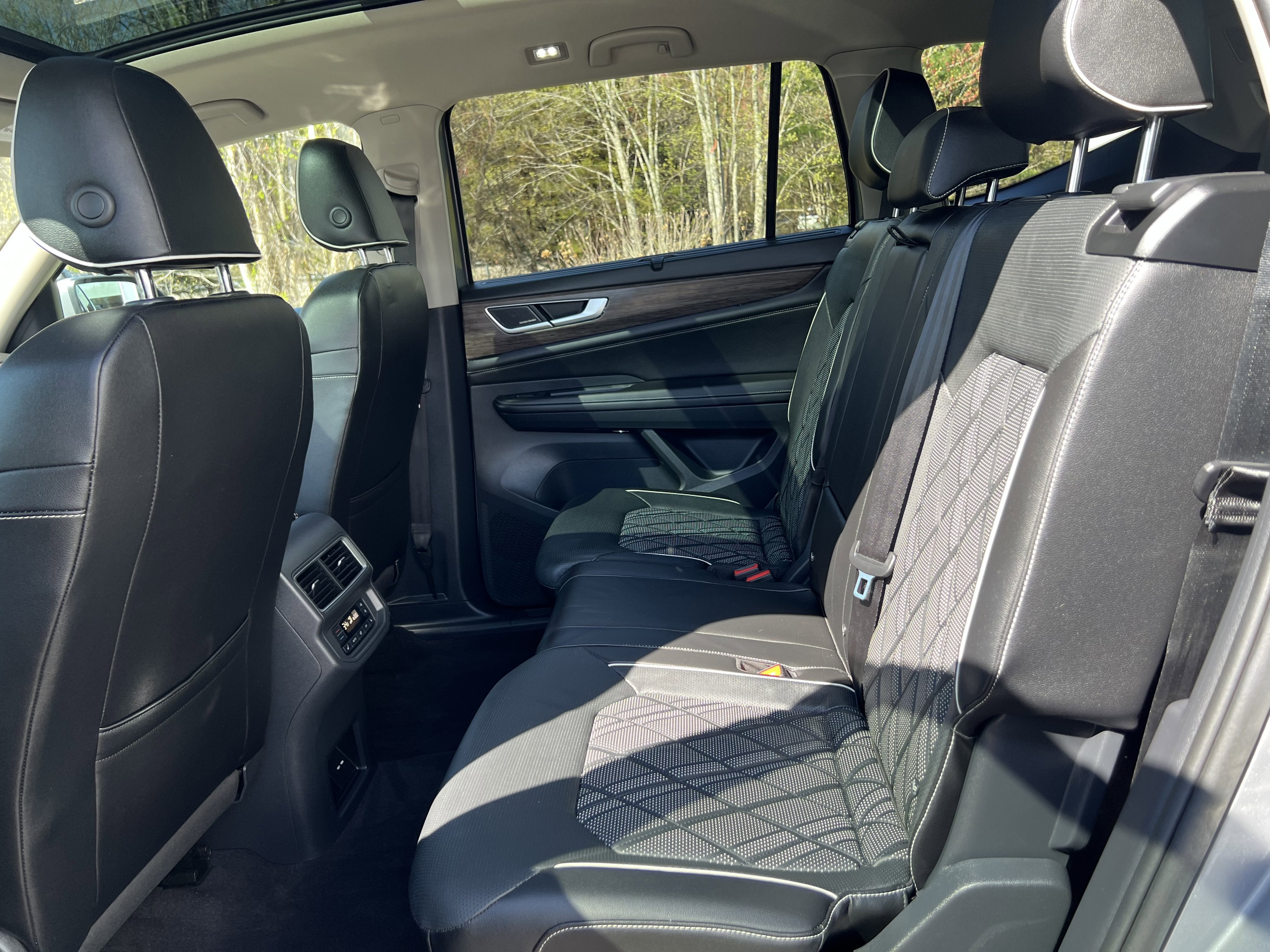 2024 Volkswagen Atlas 2.0T SEL Premium R-Line