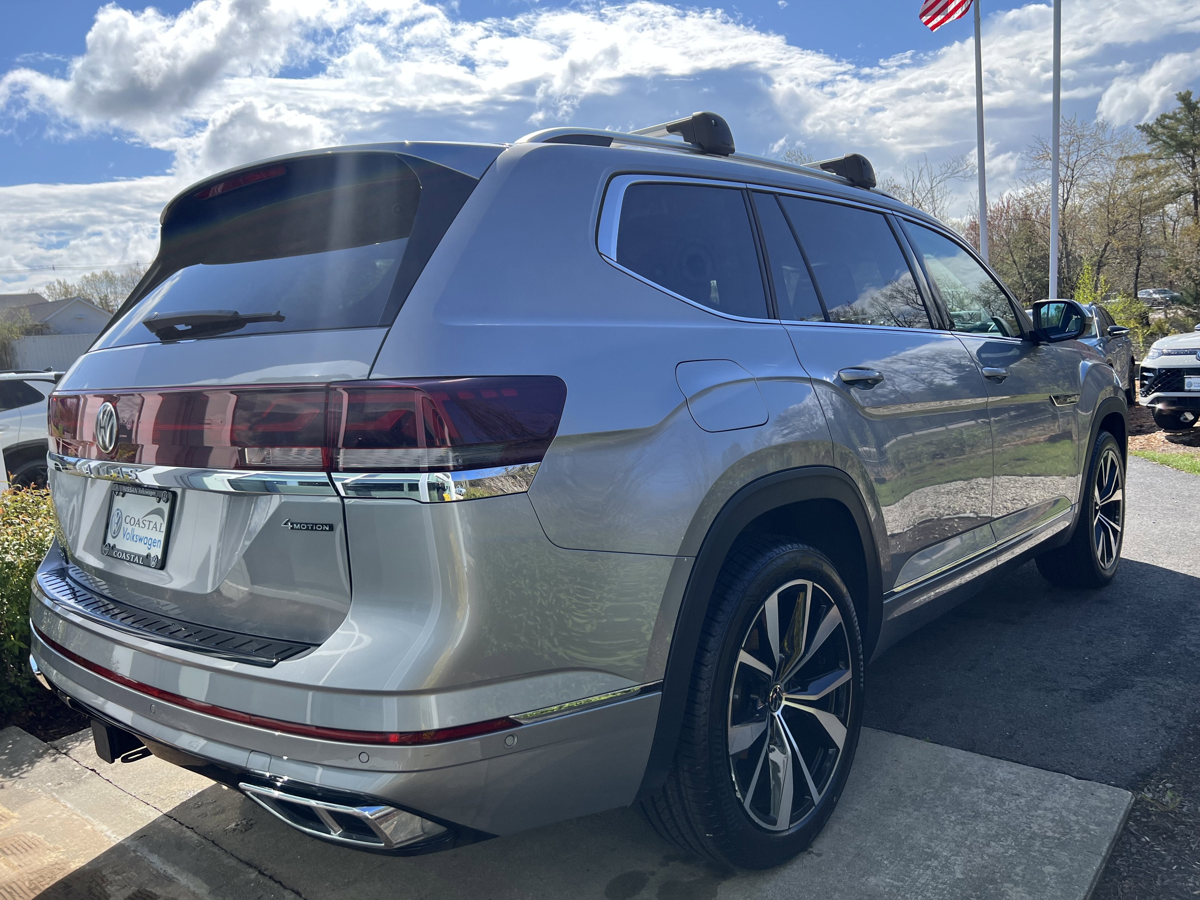 2024 Volkswagen Atlas 2.0T SEL Premium R-Line