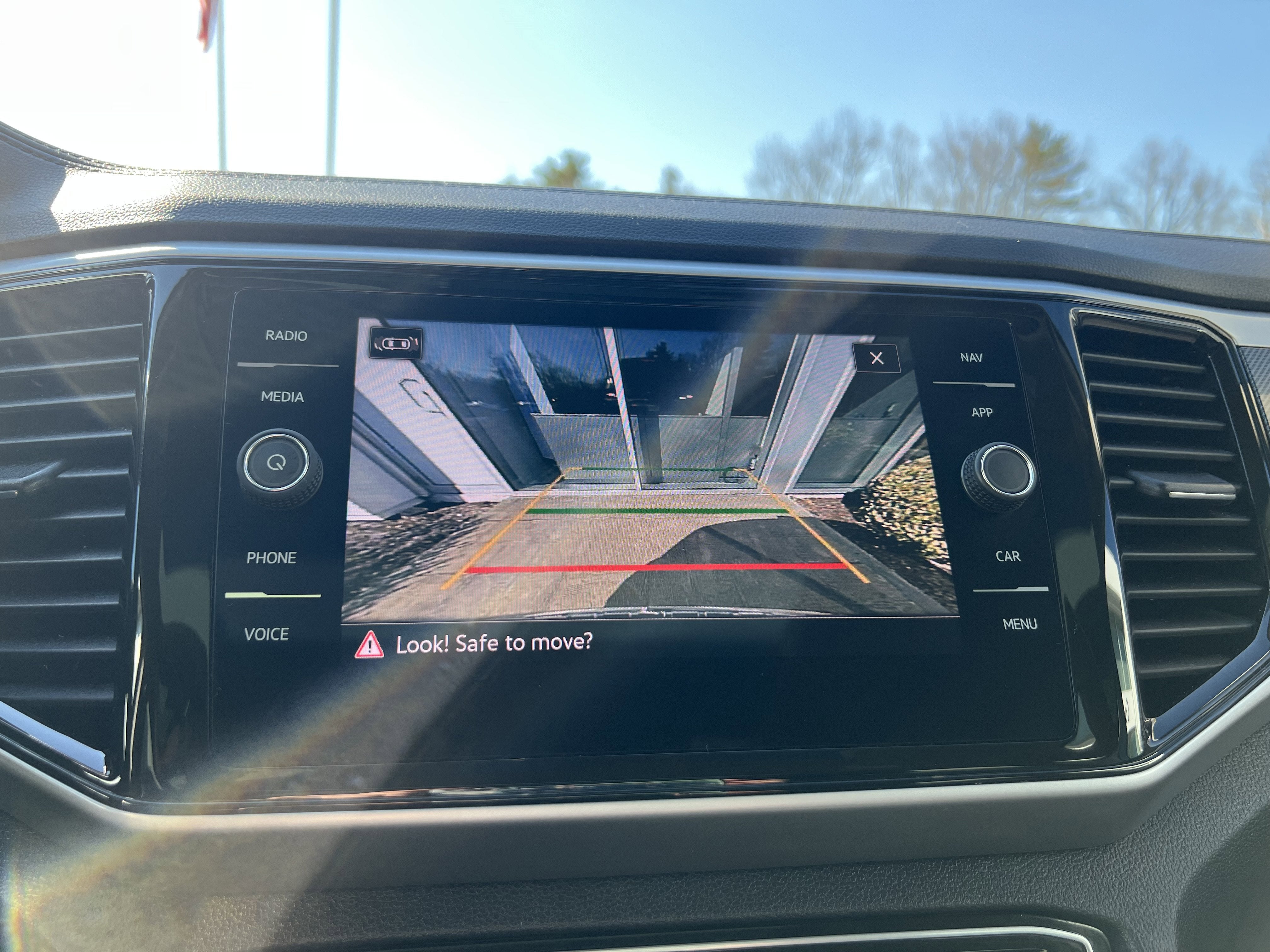 2023 Volkswagen Atlas 3.6L V6 SEL Premium R-Line w/captains chairs