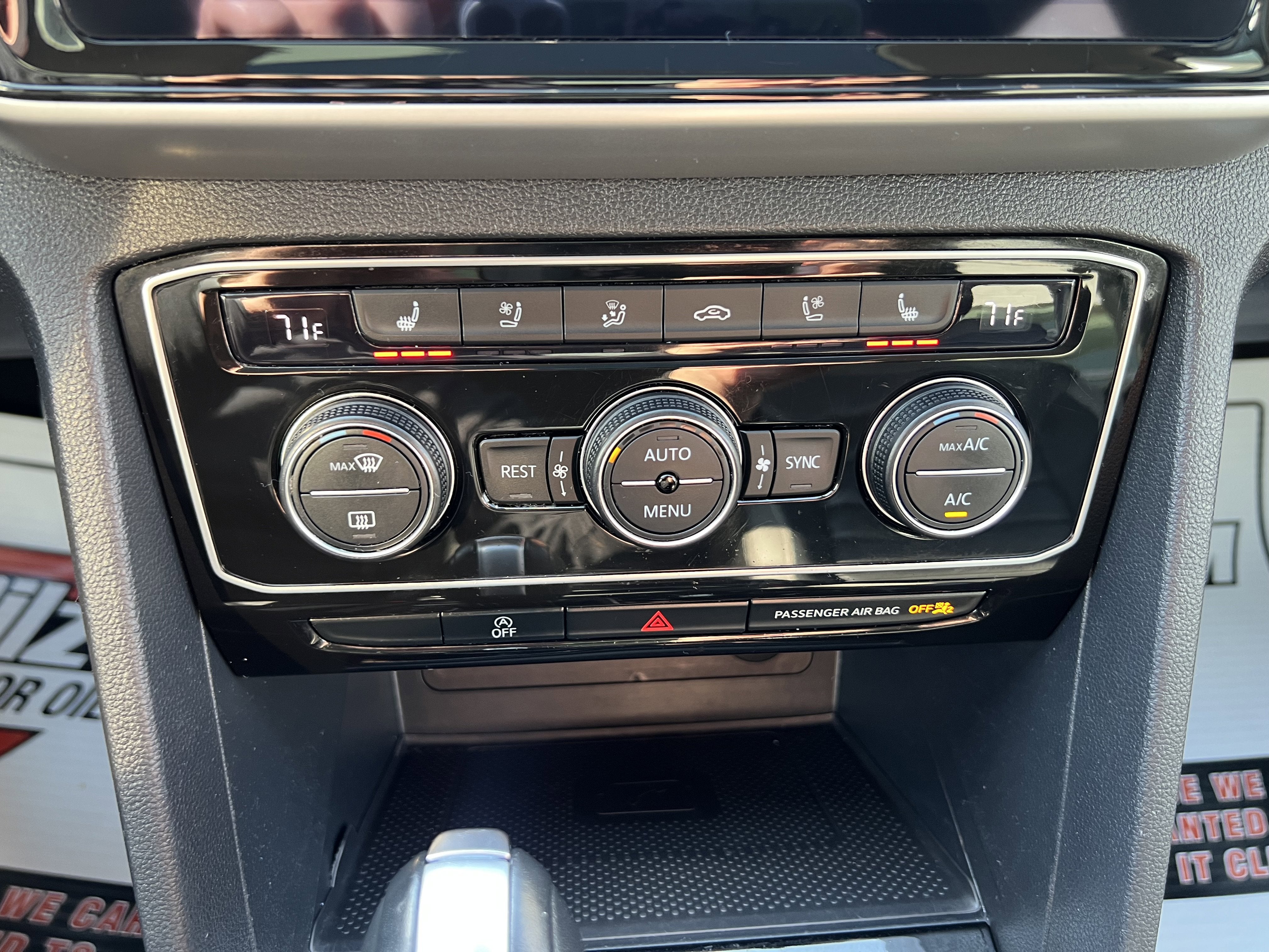 2023 Volkswagen Atlas 3.6L V6 SEL Premium R-Line w/captains chairs