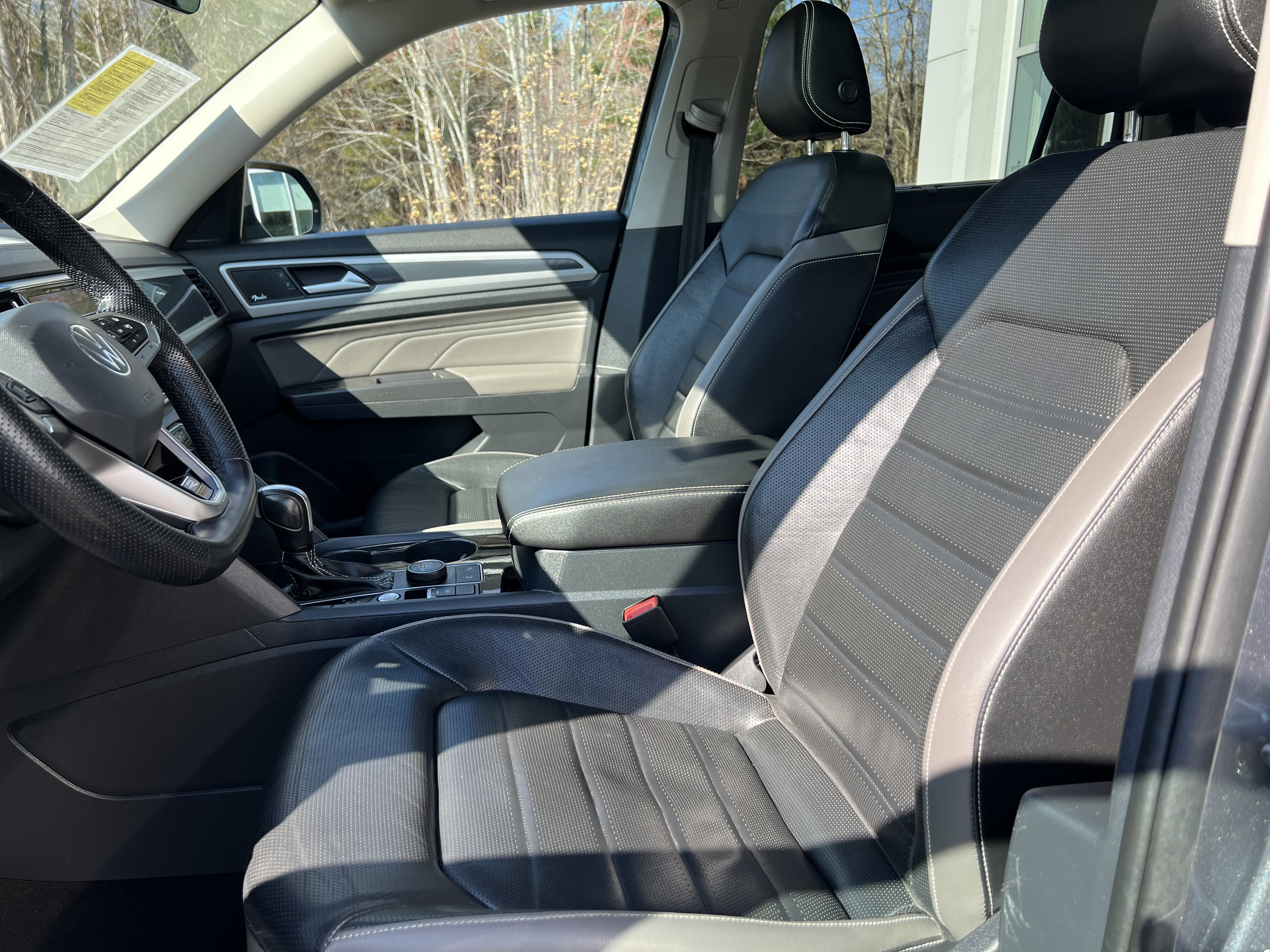 2023 Volkswagen Atlas 3.6L V6 SEL Premium R-Line w/captains chairs