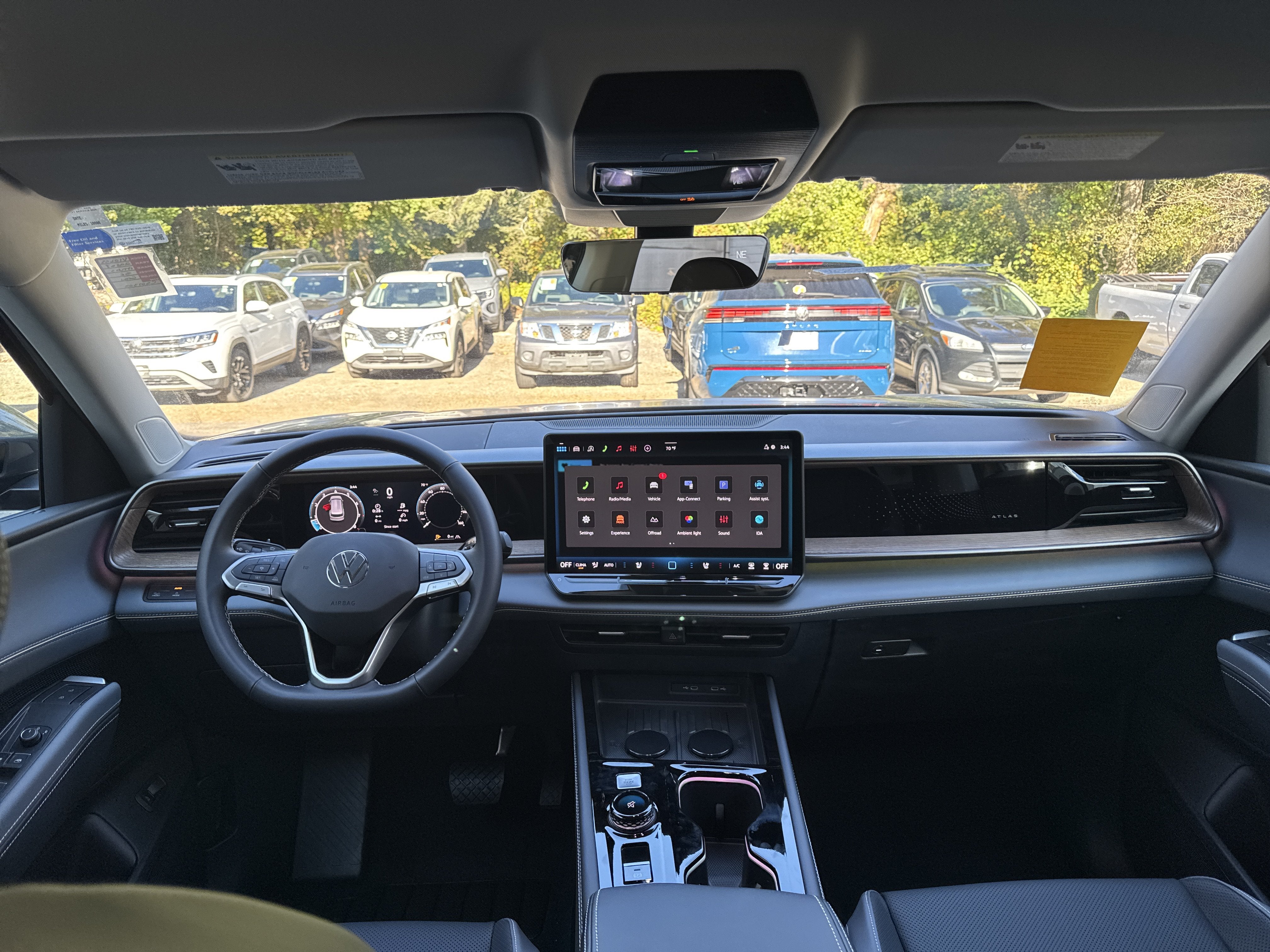 2027 Volkswagen Atlas SE w/Technology w/captains chairs and black wheel package