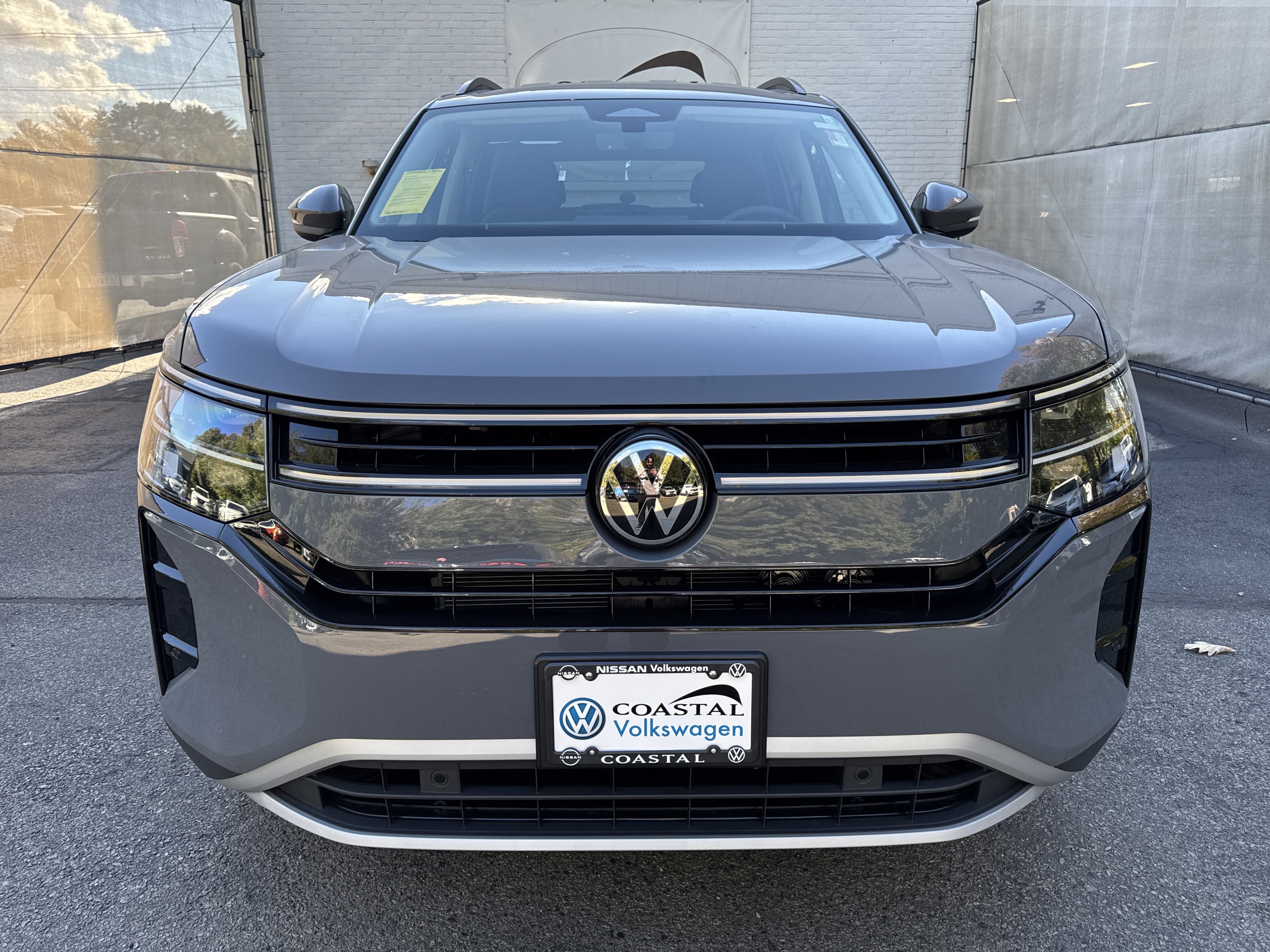 2027 Volkswagen Atlas SE w/Technology w/captains chairs and black wheel package