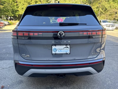 2027 Volkswagen Atlas SE w/Technology w/captains chairs and black wheel package