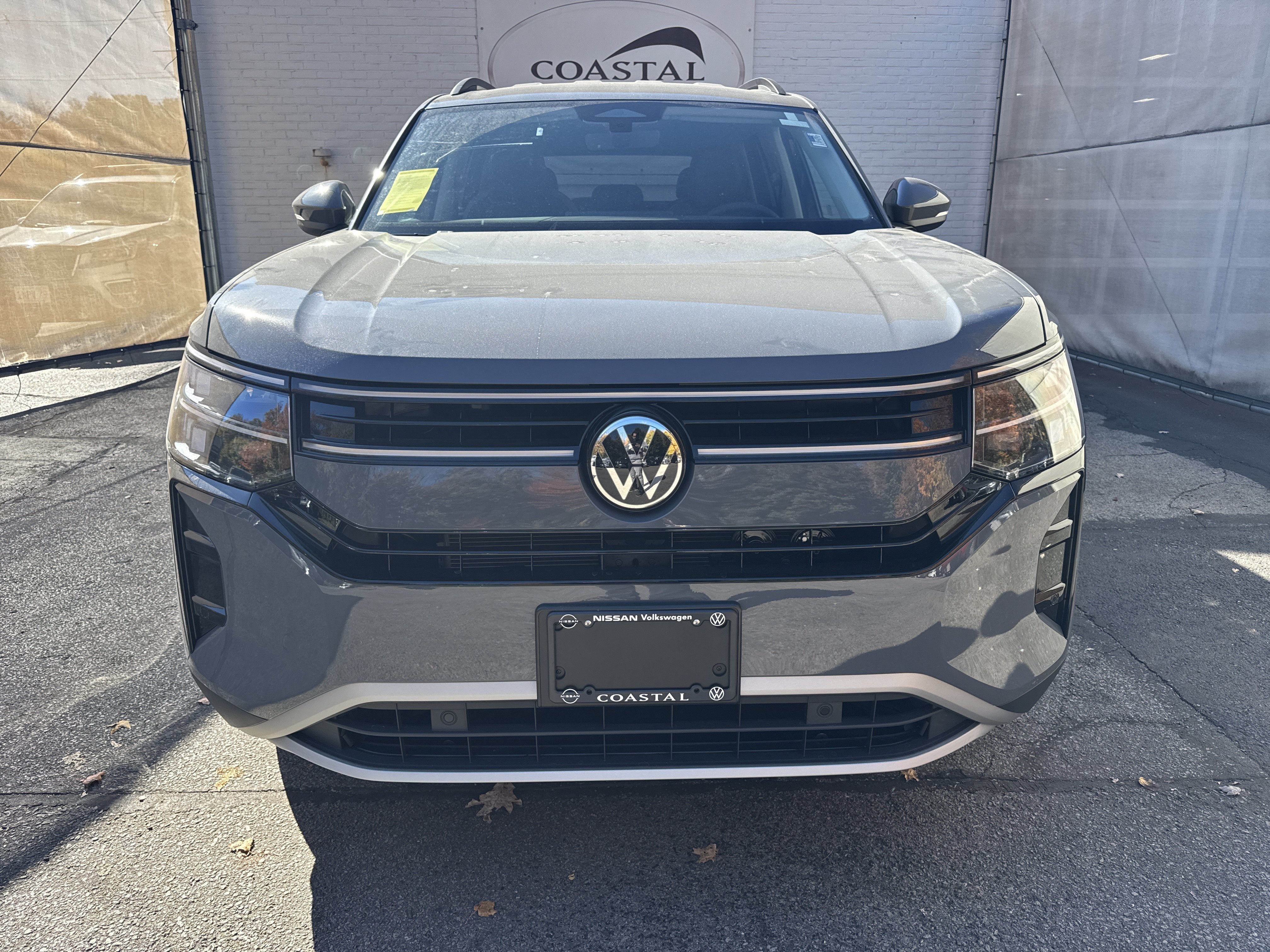 2027 Volkswagen Atlas SE w/Technology w/black wheel package