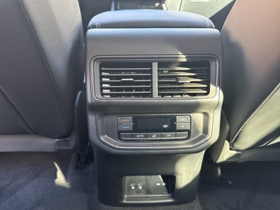 2027 Volkswagen Atlas SE w/Technology w/black wheel package
