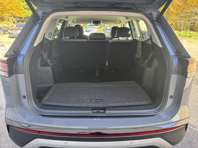 2027 Volkswagen Atlas SE w/Technology w/black wheel package