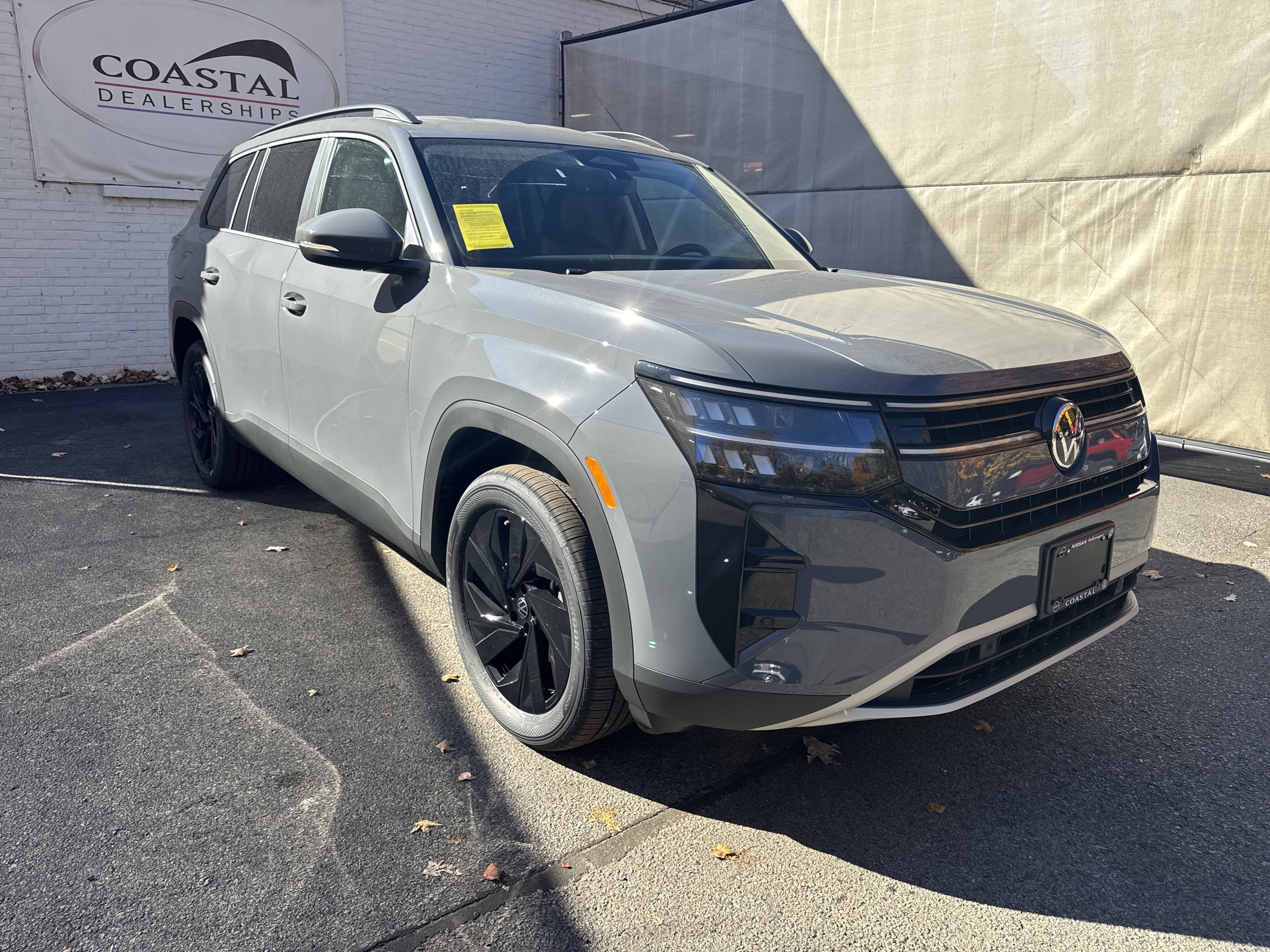 2027 Volkswagen Atlas SE w/Technology w/black wheel package