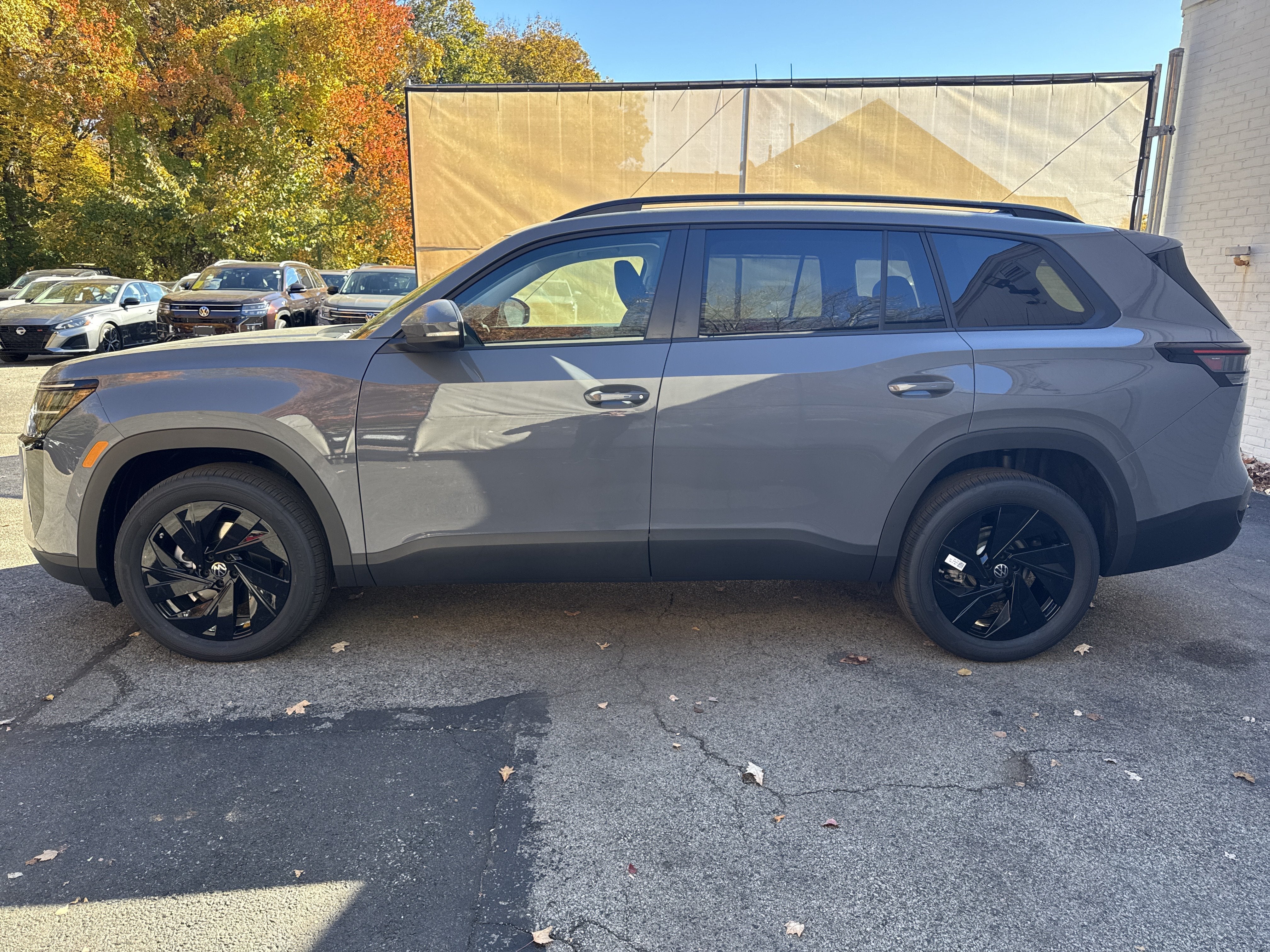 2027 Volkswagen Atlas SE w/Technology w/black wheel package