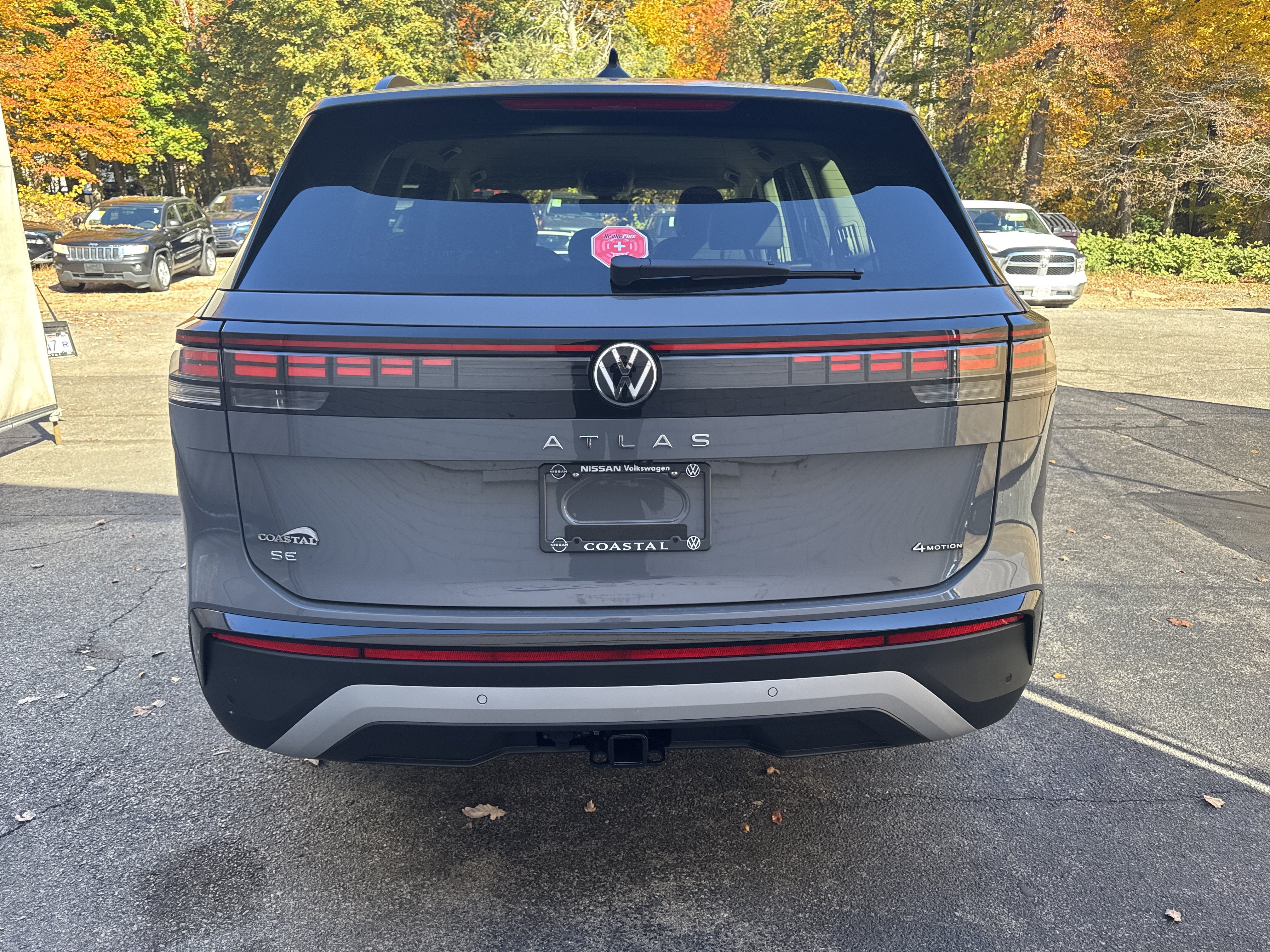 2027 Volkswagen Atlas SE w/Technology w/black wheel package