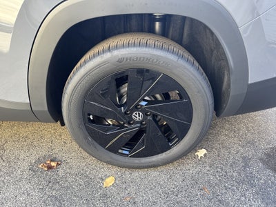 2027 Volkswagen Atlas SE w/Technology w/black wheel package