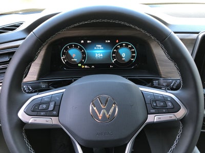 2026 Volkswagen Atlas 2.0T SE w/Technology w/black wheel package