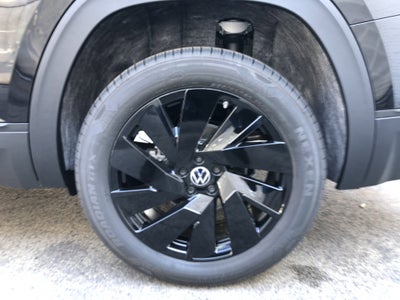 2026 Volkswagen Atlas 2.0T SE w/Technology w/black wheel package