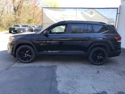 2026 Volkswagen Atlas 2.0T SE w/Technology w/black wheel package