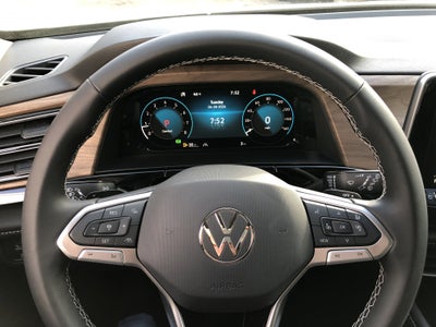 2026 Volkswagen Atlas 2.0T SE w/Technology w/black wheel package