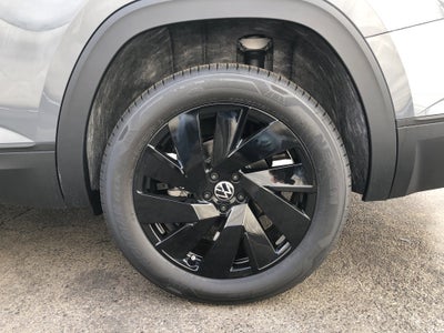 2026 Volkswagen Atlas 2.0T SE w/Technology w/black wheel package