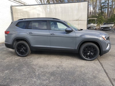 2026 Volkswagen Atlas 2.0T SE w/Technology w/black wheel package