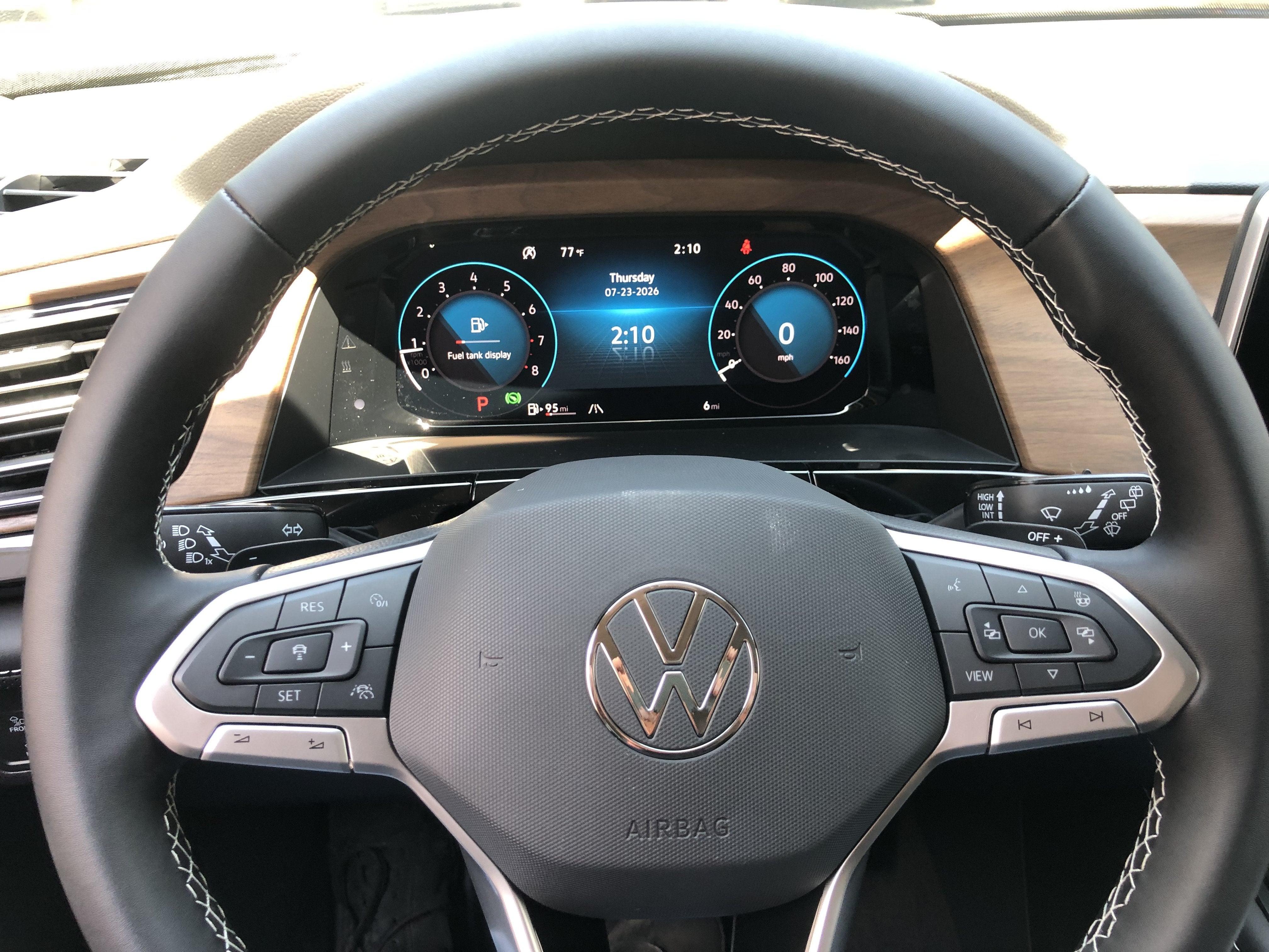2026 Volkswagen Atlas 2.0T SE w/Technology w/black wheel package