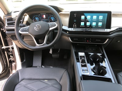 2026 Volkswagen Atlas 2.0T SE w/Technology w/black wheel package