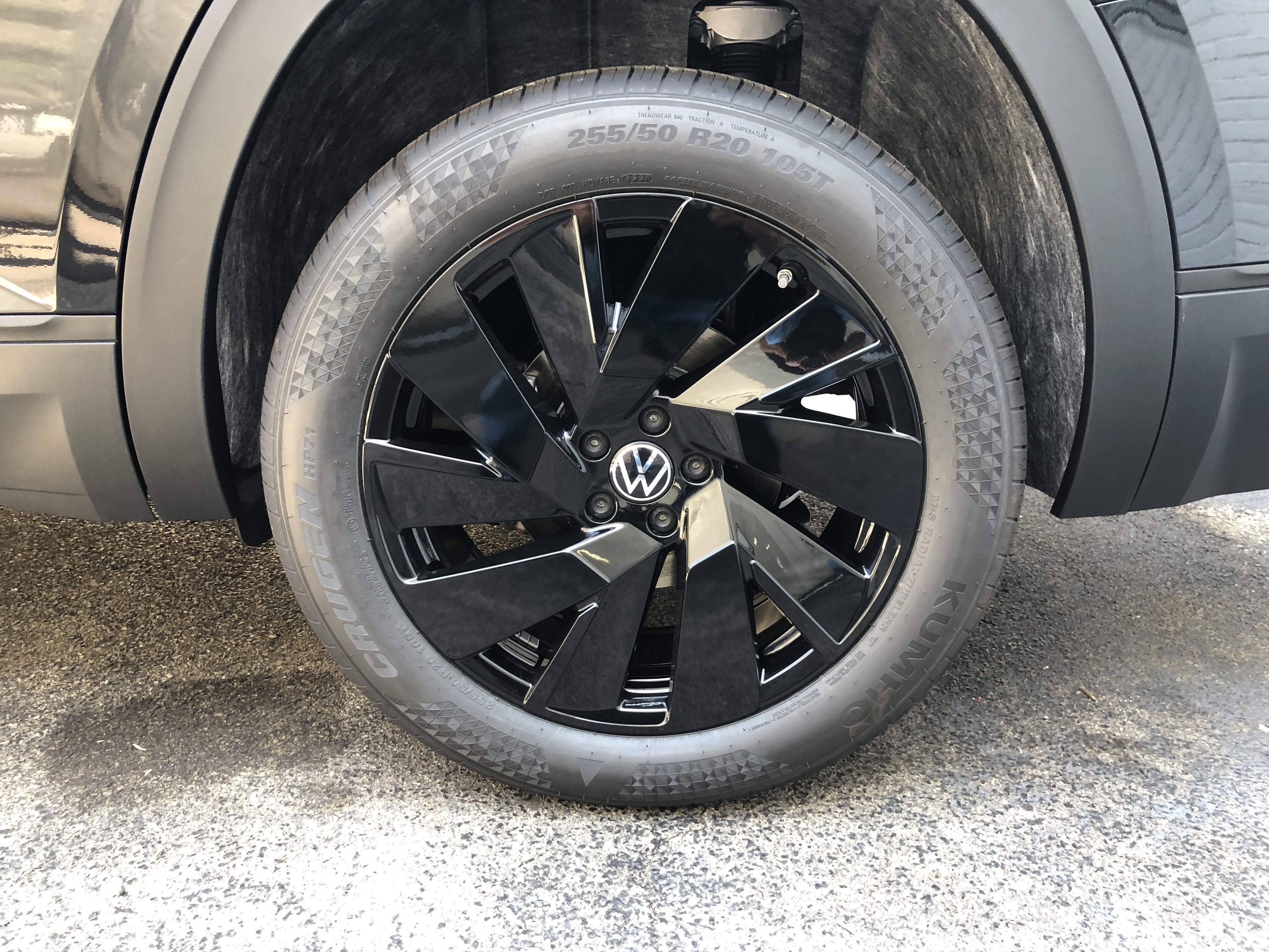 2026 Volkswagen Atlas 2.0T SE w/Technology w/black wheel package