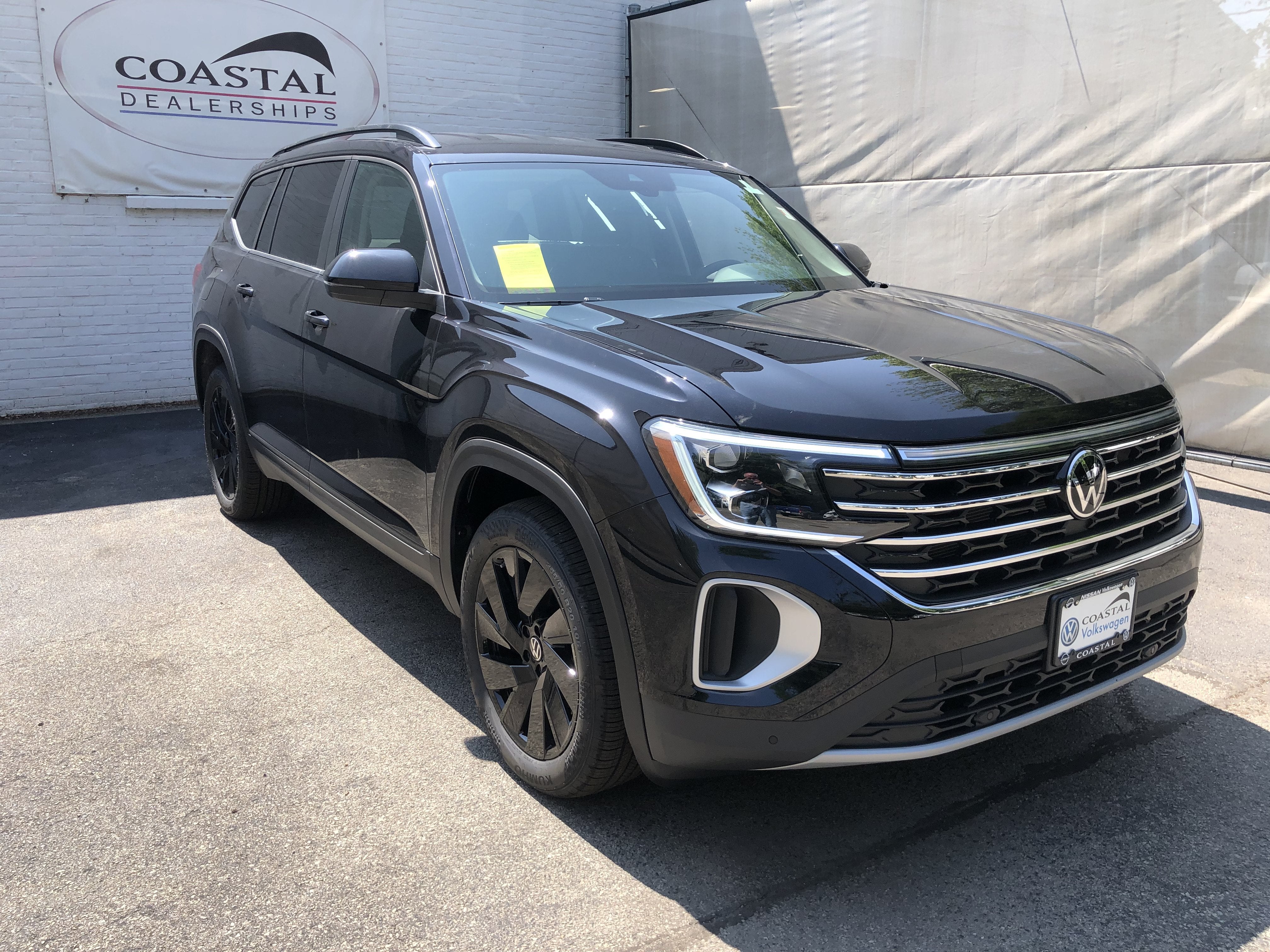 2026 Volkswagen Atlas 2.0T SE w/Technology w/black wheel package