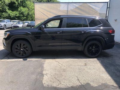2026 Volkswagen Atlas 2.0T SE w/Technology w/black wheel package