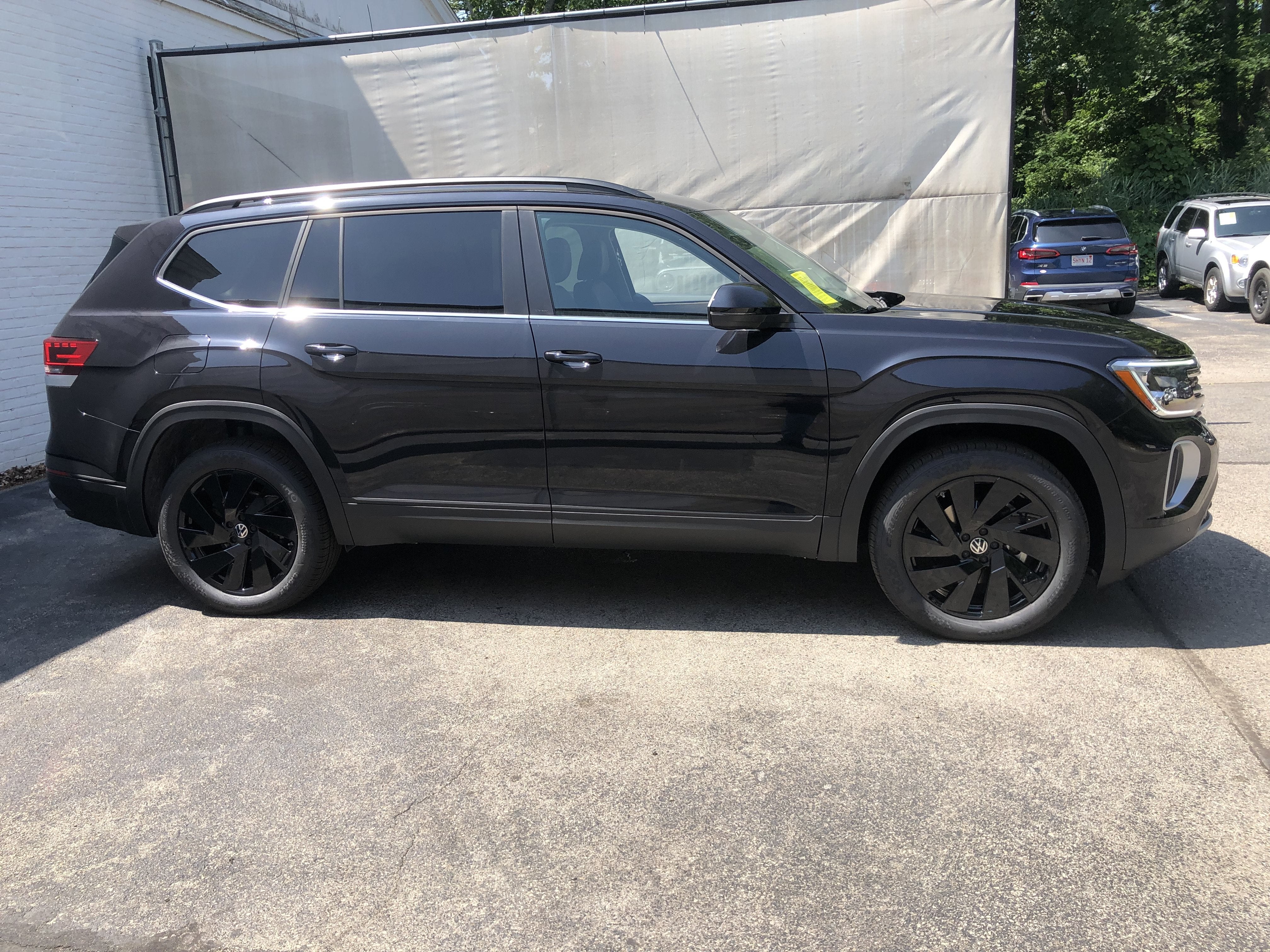 2026 Volkswagen Atlas 2.0T SE w/Technology w/black wheel package