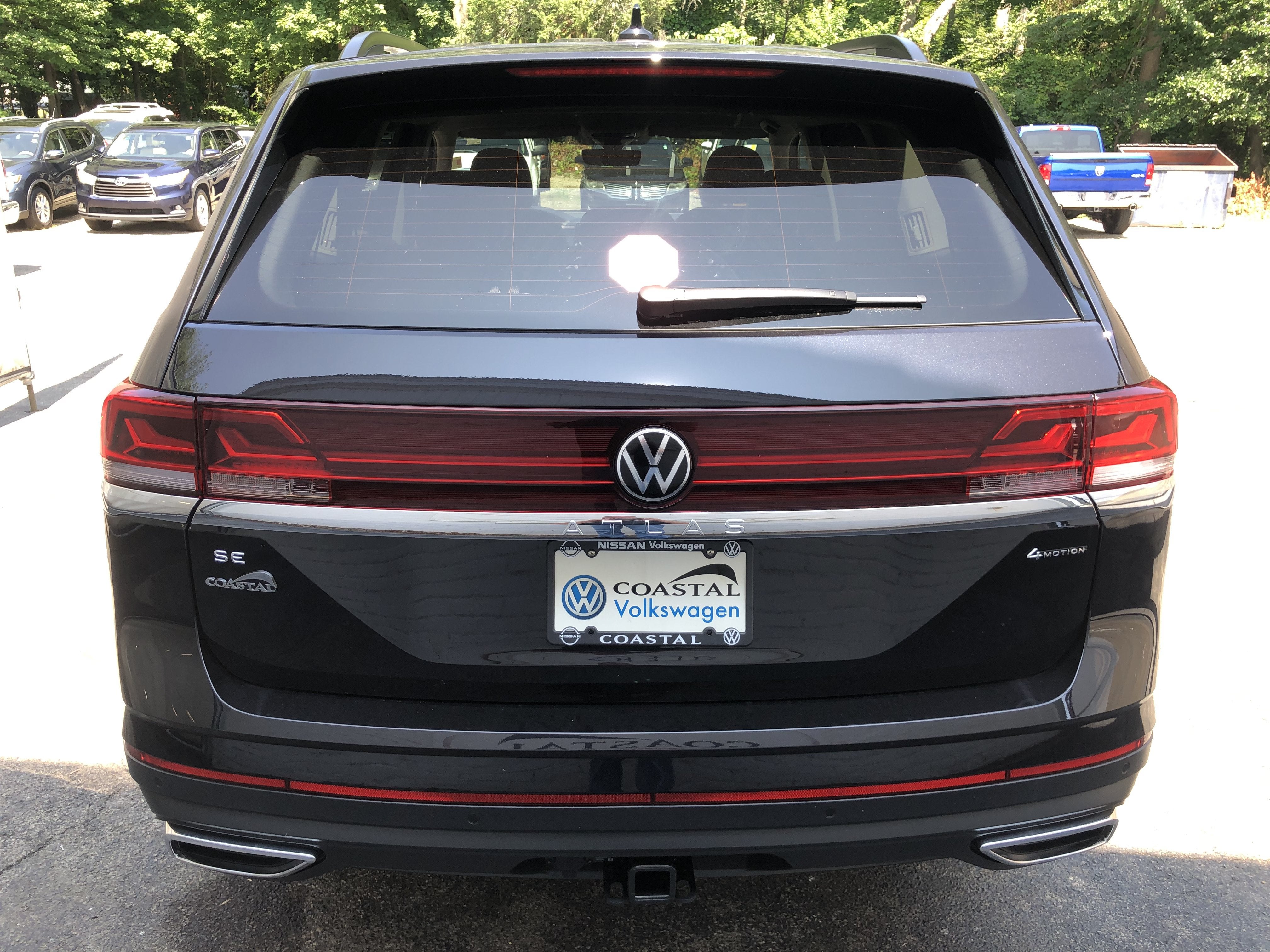 2026 Volkswagen Atlas 2.0T SE w/Technology w/black wheel package