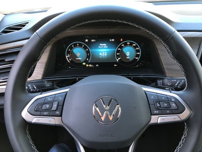 2026 Volkswagen Atlas 2.0T SE w/Technology w/black wheel package