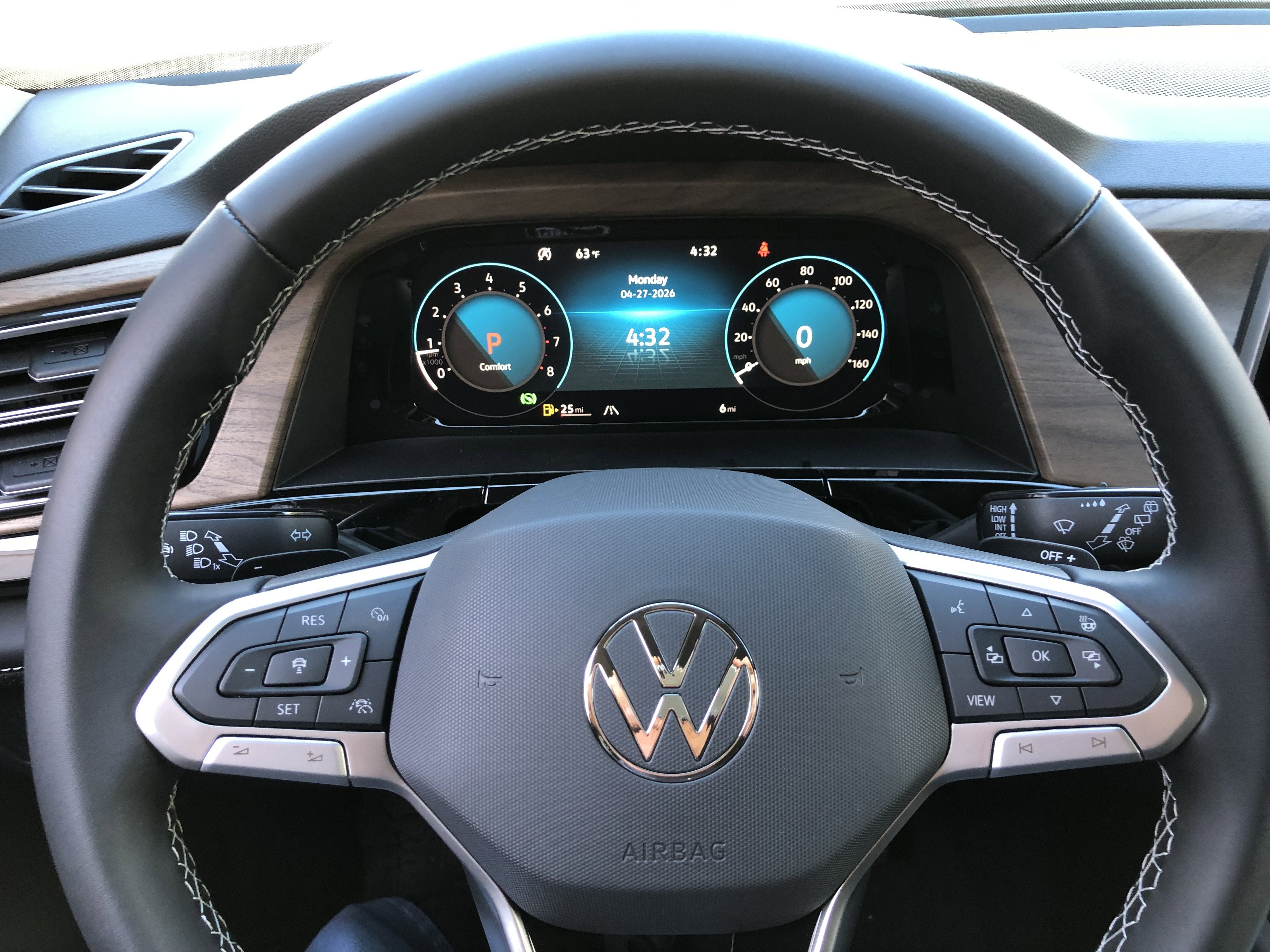 2026 Volkswagen Atlas 2.0T SE w/Technology w/black wheel package