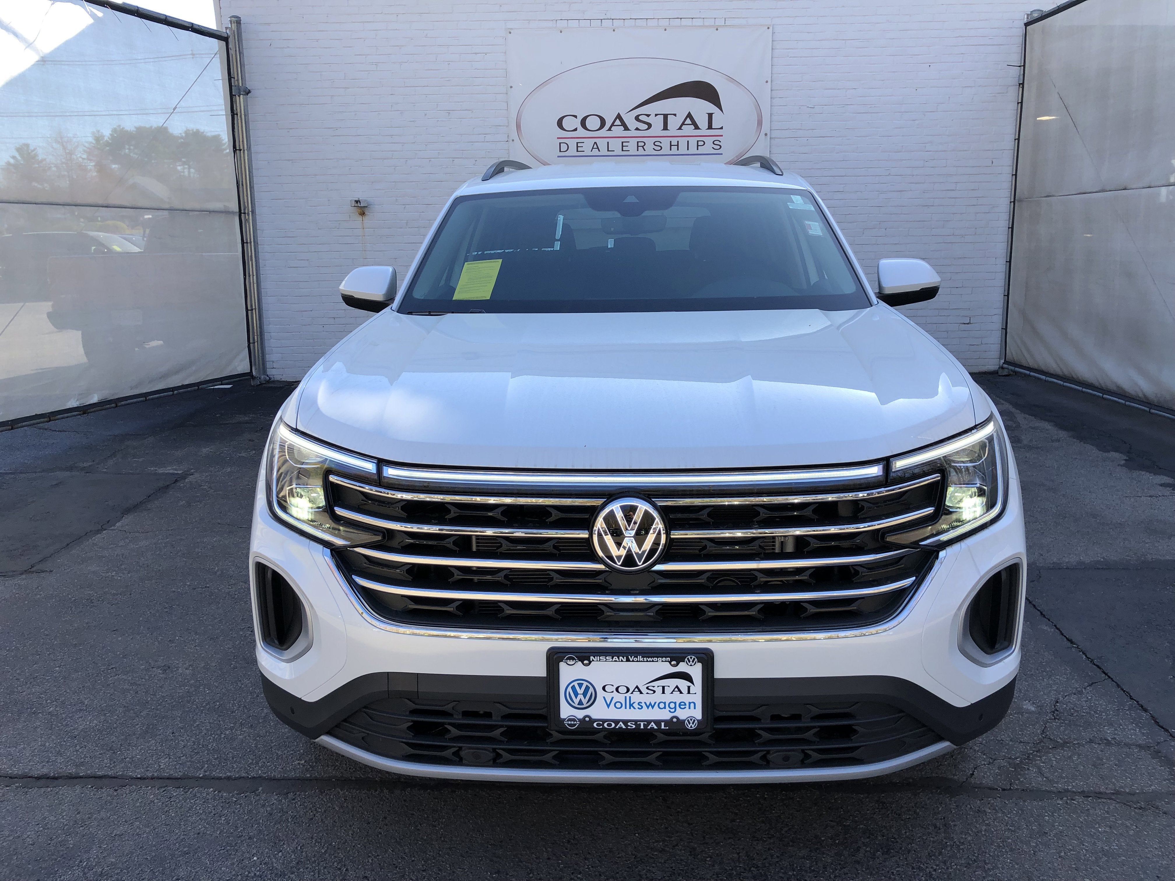 2026 Volkswagen Atlas 2.0T SE w/Technology w/black wheel package