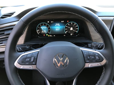 2026 Volkswagen Atlas 2.0T SE w/Technology w/black wheel package