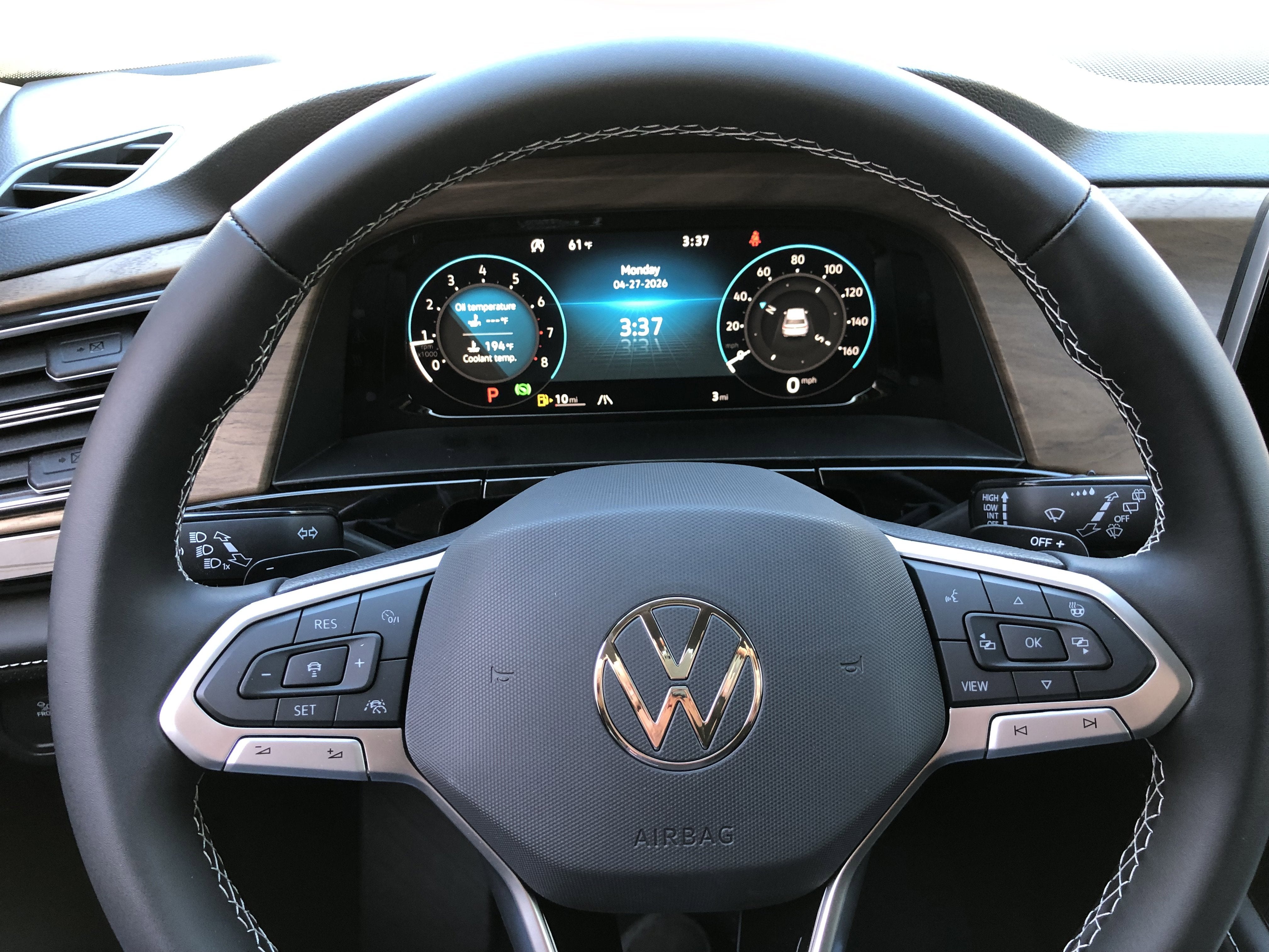 2026 Volkswagen Atlas 2.0T SE w/Technology w/black wheel package