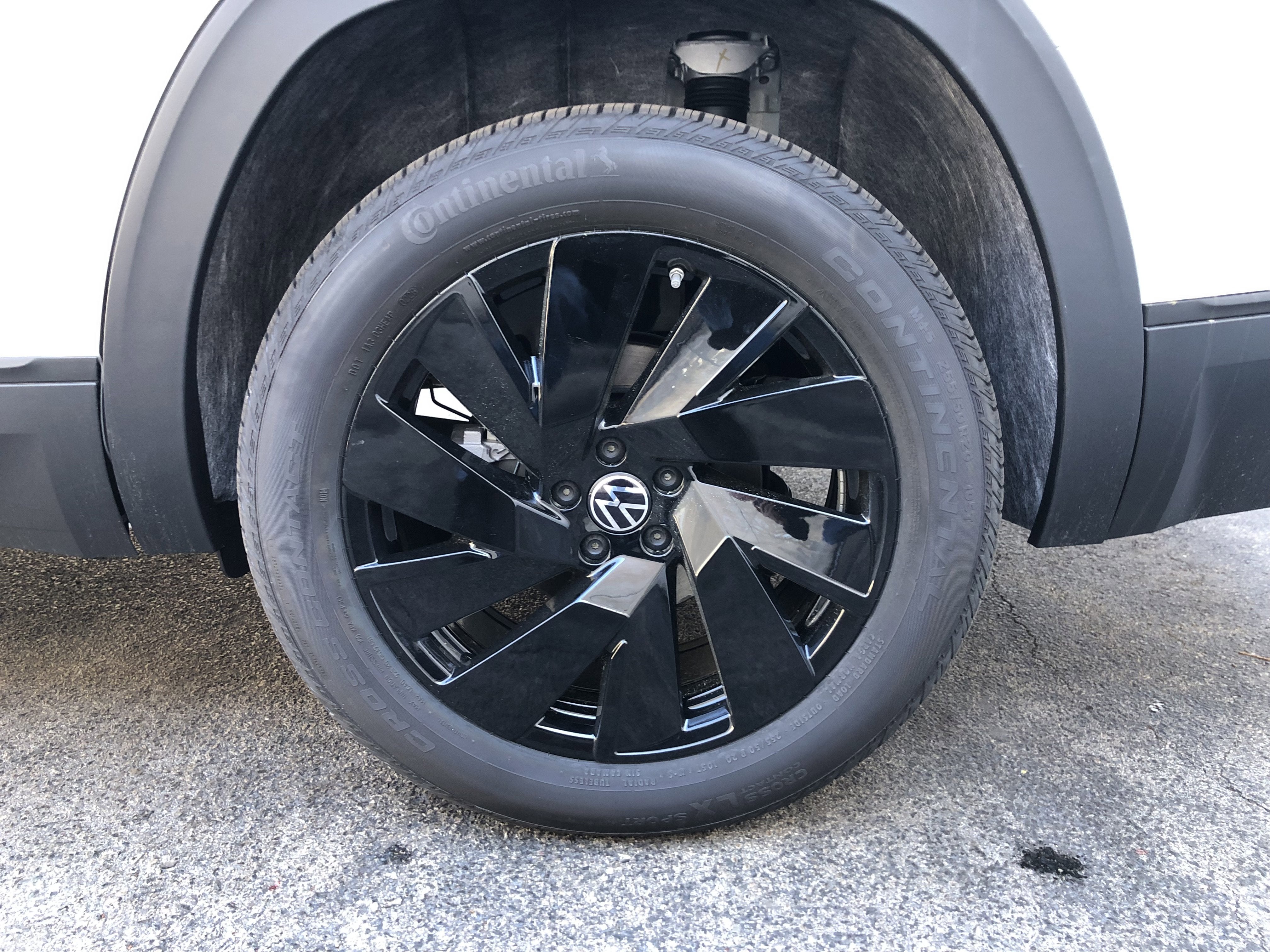 2026 Volkswagen Atlas 2.0T SE w/Technology w/black wheel package