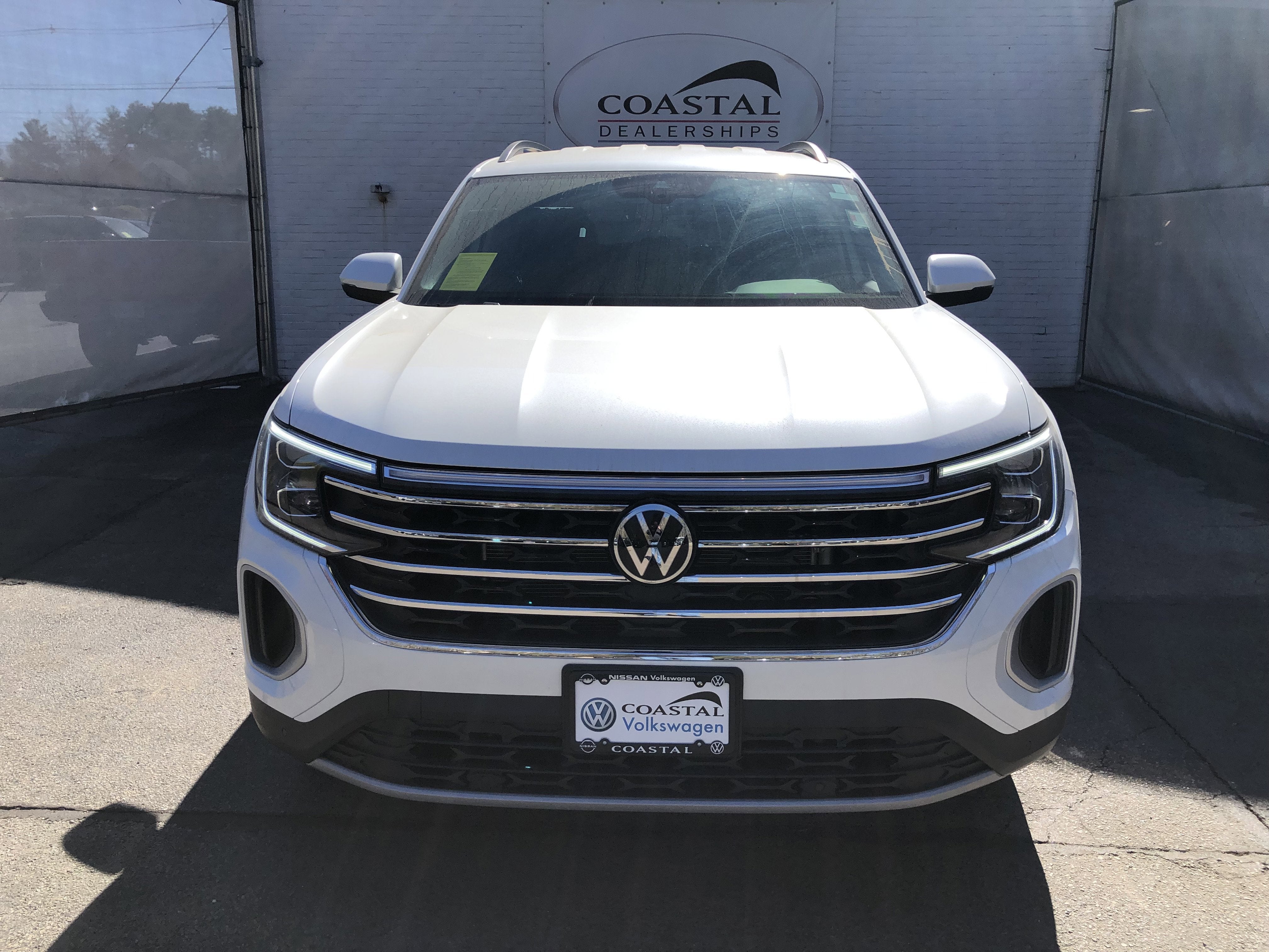2026 Volkswagen Atlas 2.0T SE w/Technology w/black wheel package