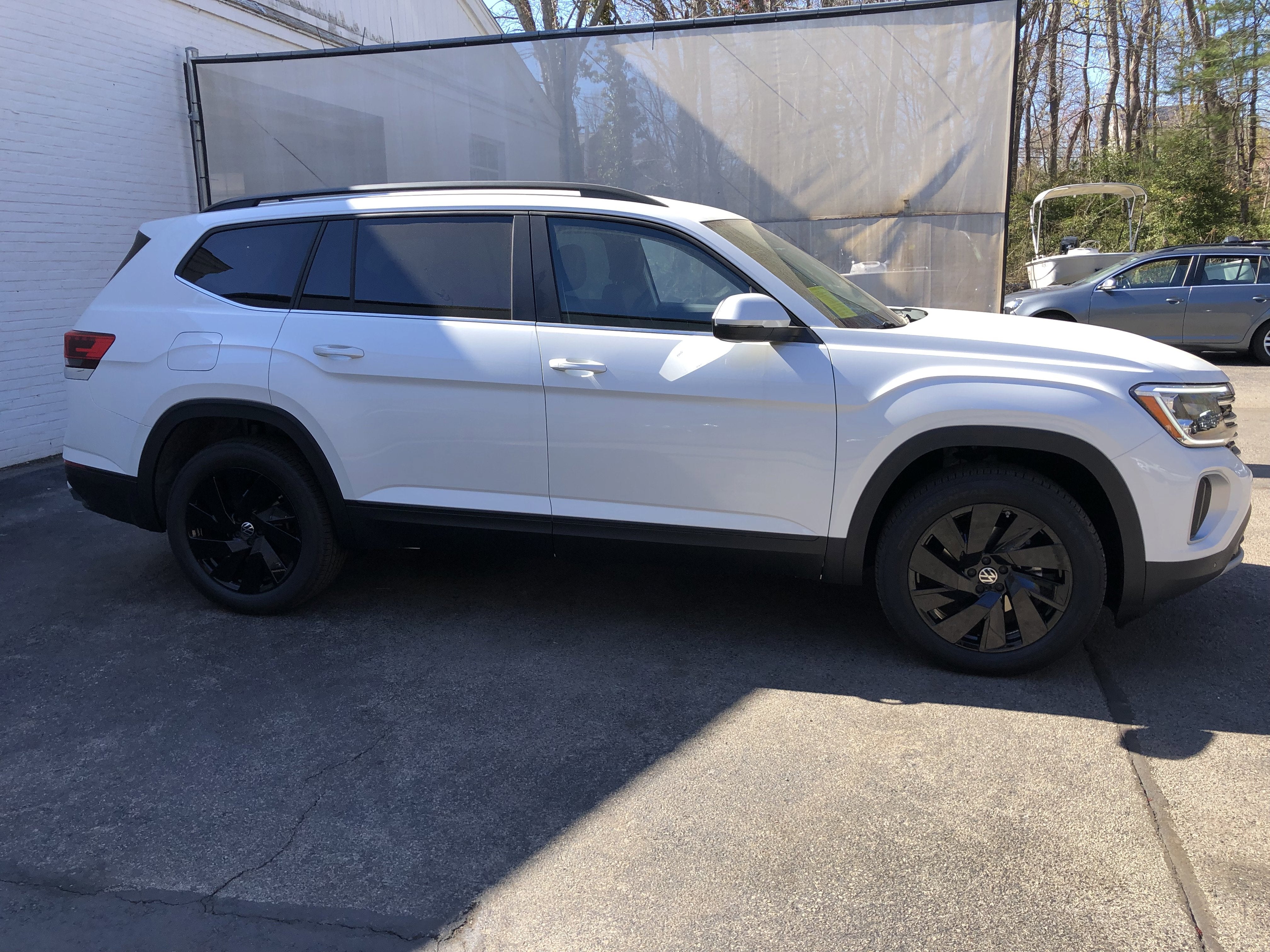 2026 Volkswagen Atlas 2.0T SE w/Technology w/black wheel package