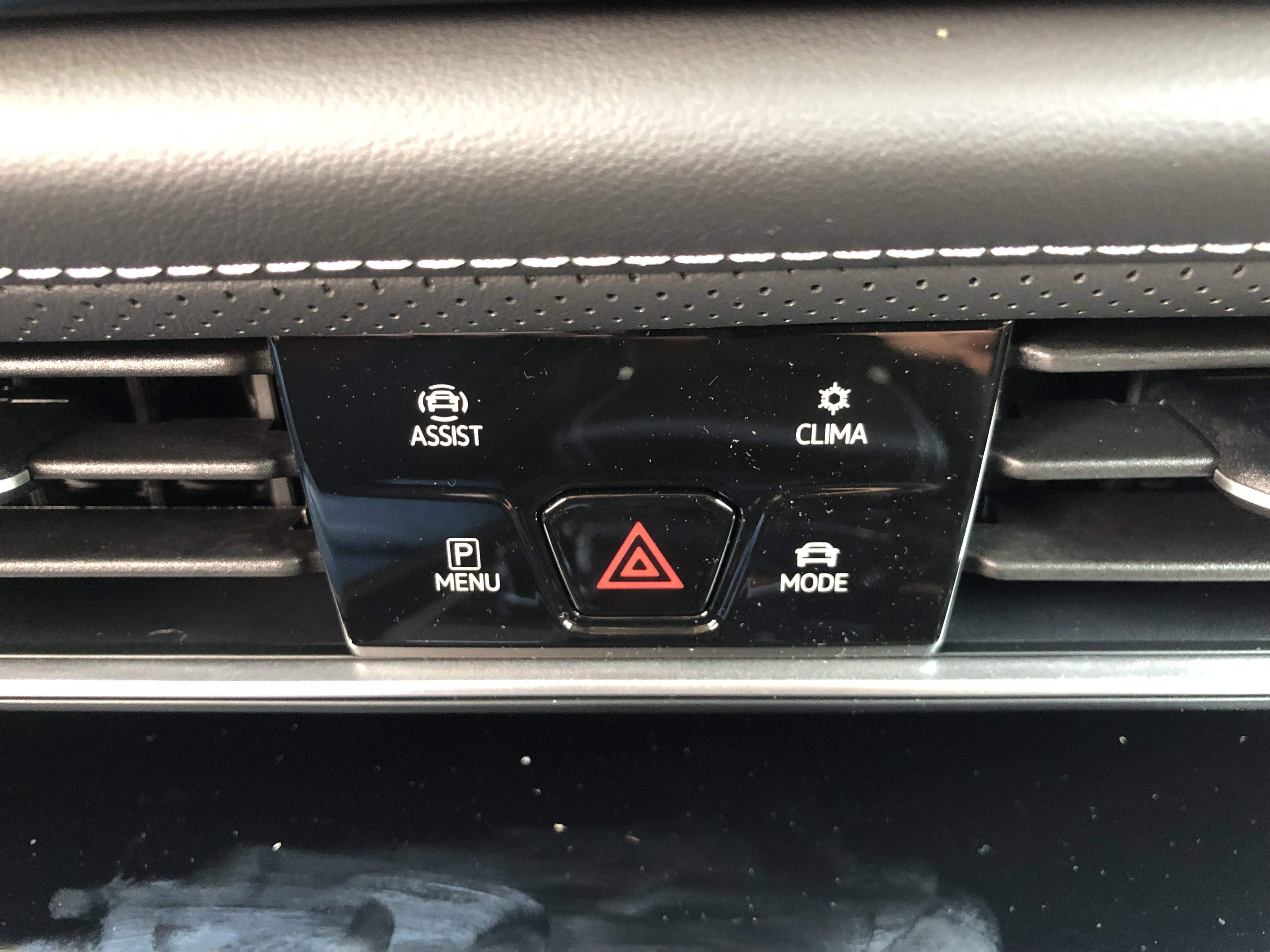 2026 Volkswagen Atlas 2.0T SE w/Technology w/black wheel package
