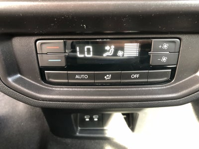 2026 Volkswagen Atlas 2.0T SE w/Technology w/black wheel package