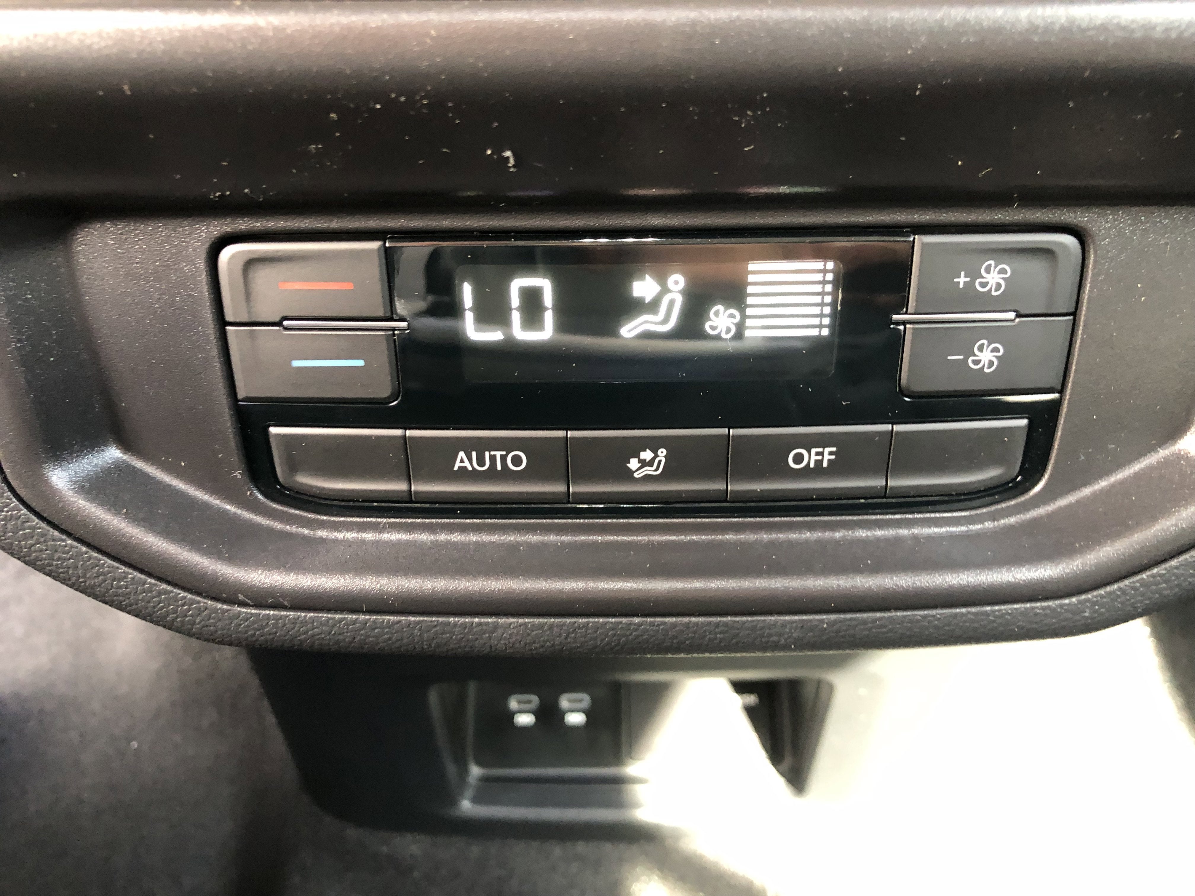 2026 Volkswagen Atlas 2.0T SE w/Technology w/black wheel package
