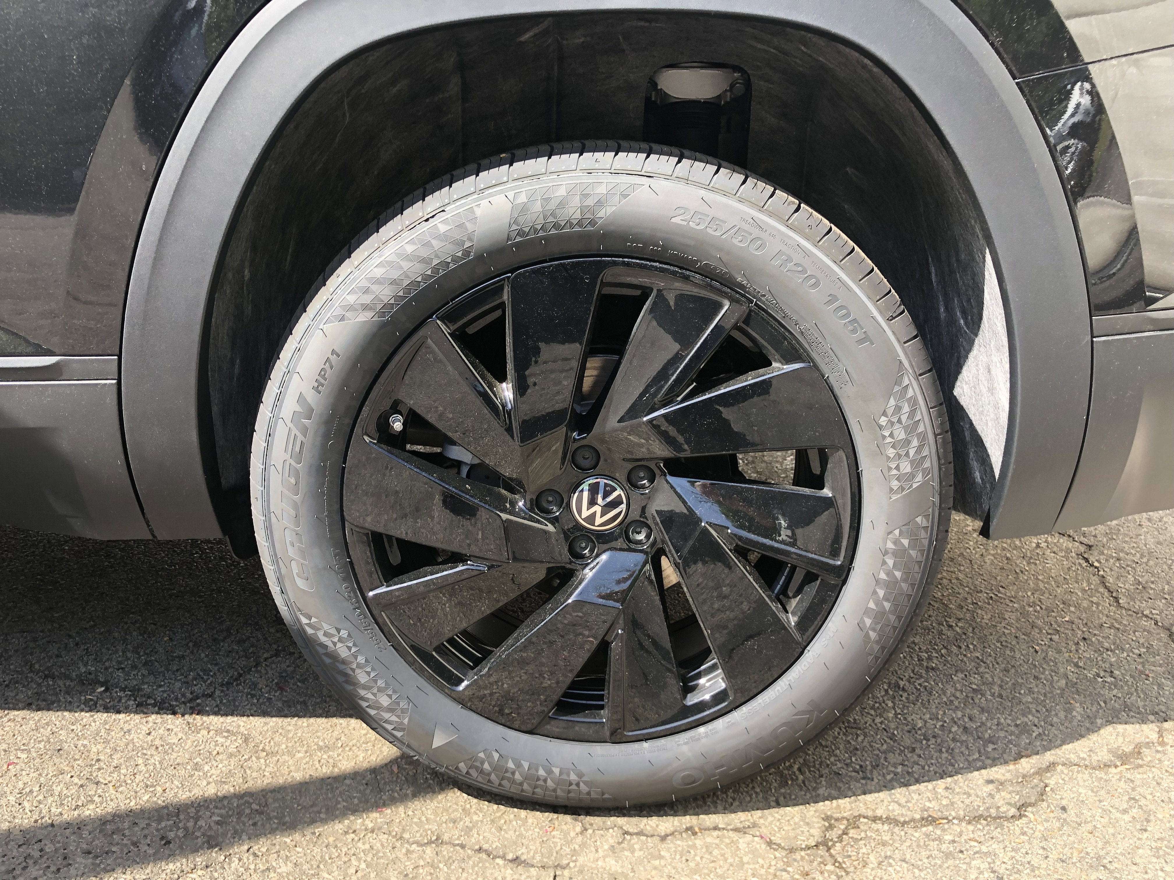 2026 Volkswagen Atlas 2.0T SE w/Technology w/black wheel package