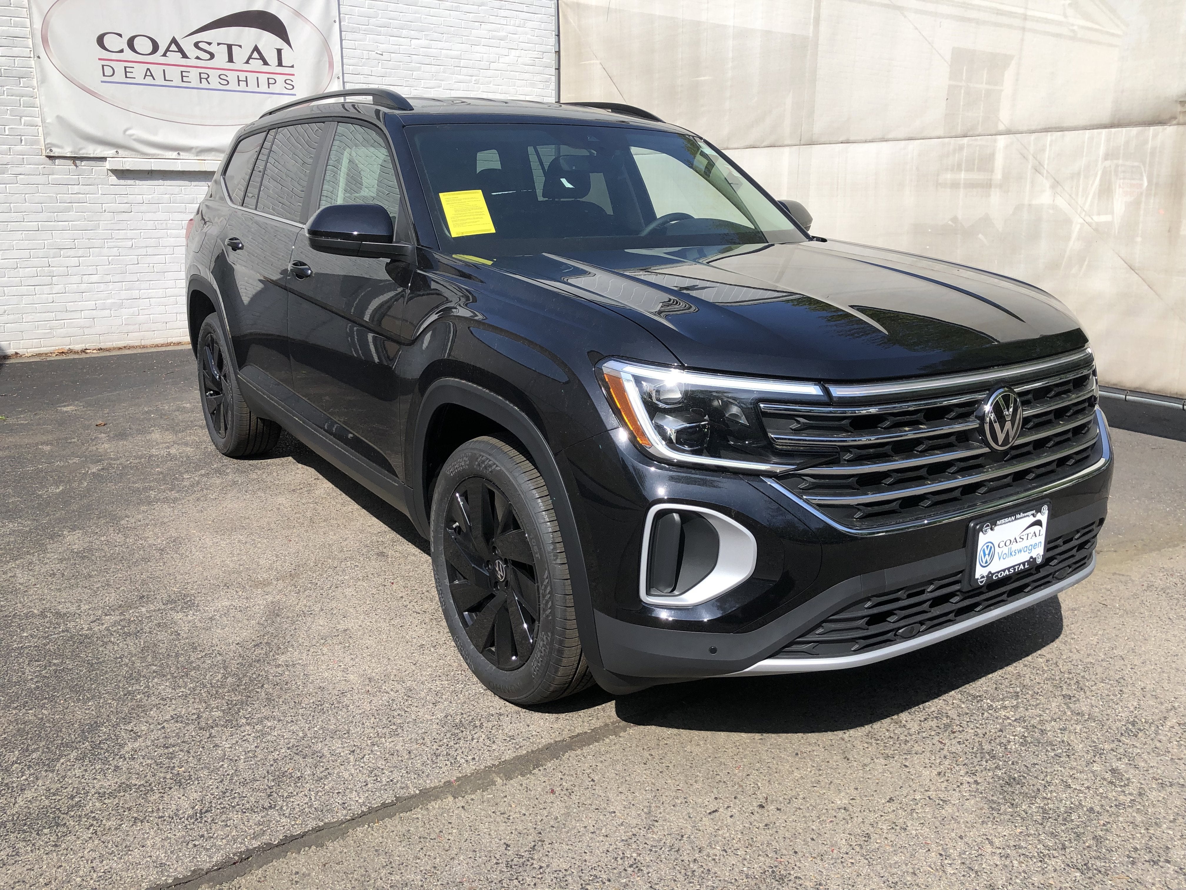 2026 Volkswagen Atlas 2.0T SE w/Technology w/black wheel package